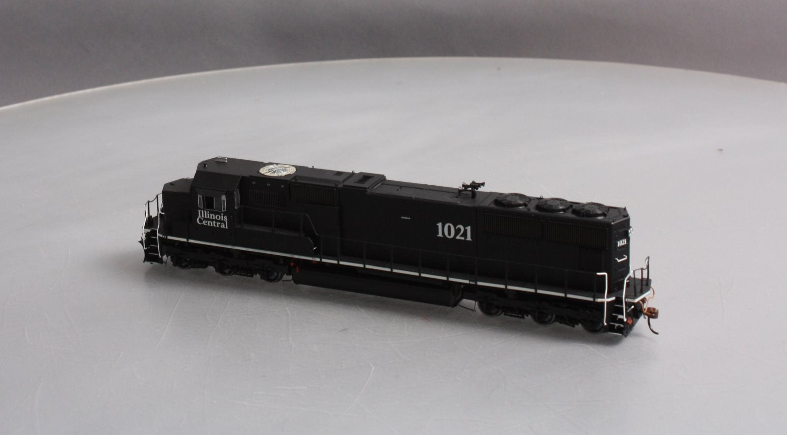 Athearn G69296 HO Illinois Central EMD SD70 Diesel Loco w/DCC & Sound #1021