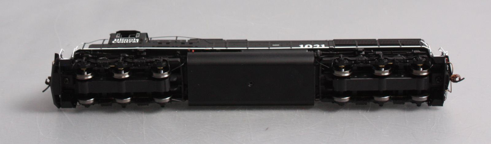 Athearn G69296 HO Illinois Central EMD SD70 Diesel Loco w/DCC & Sound #1021
