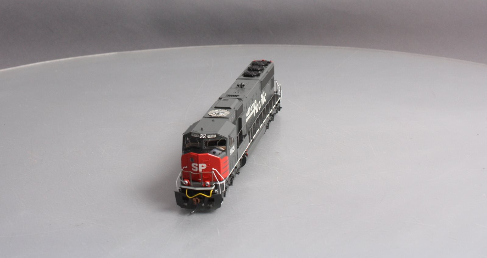 Athearn G69305 HO Southern Pacific EMD SD70M Diesel Loco w/DCC & Sound #9821