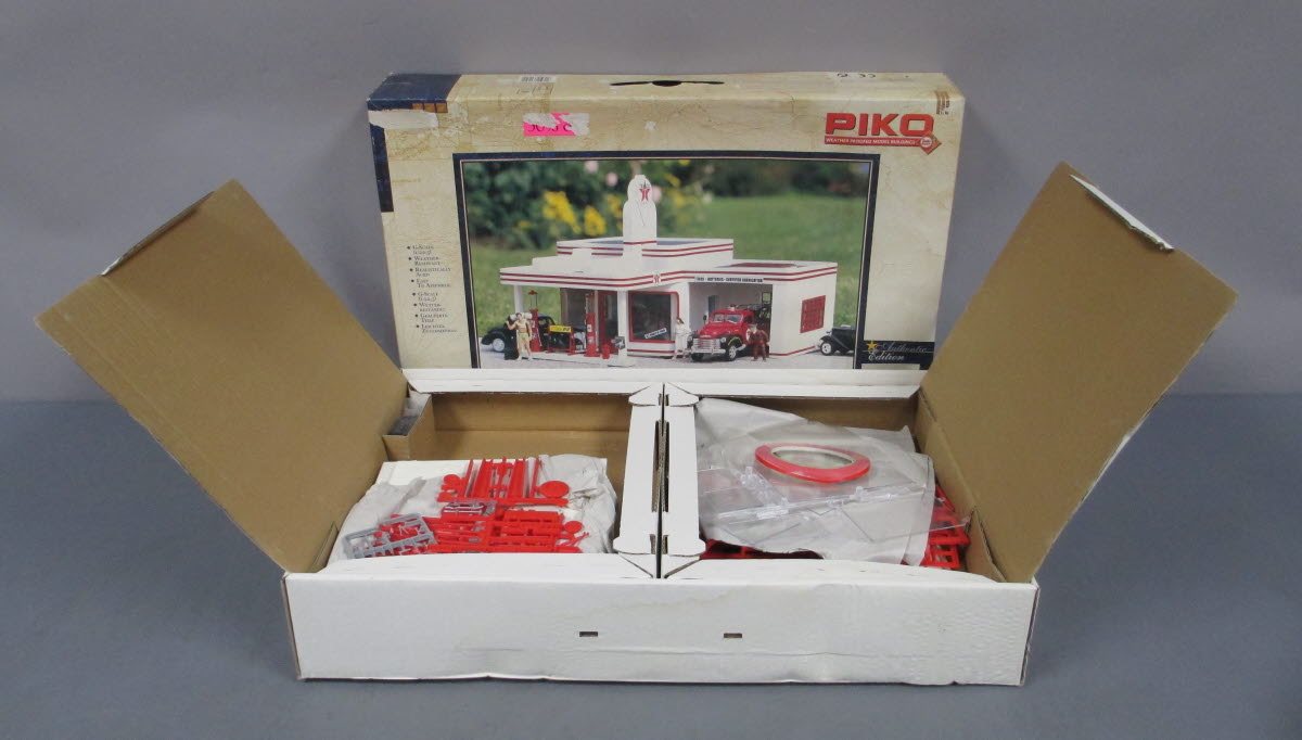 Piko 62251 G Scale Texaco Filling Station Authentic Edition Kit