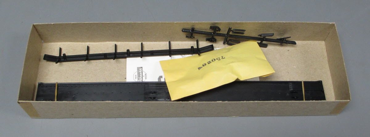 Athearn 2000 HO Undecorated Modern 85' Flat Car