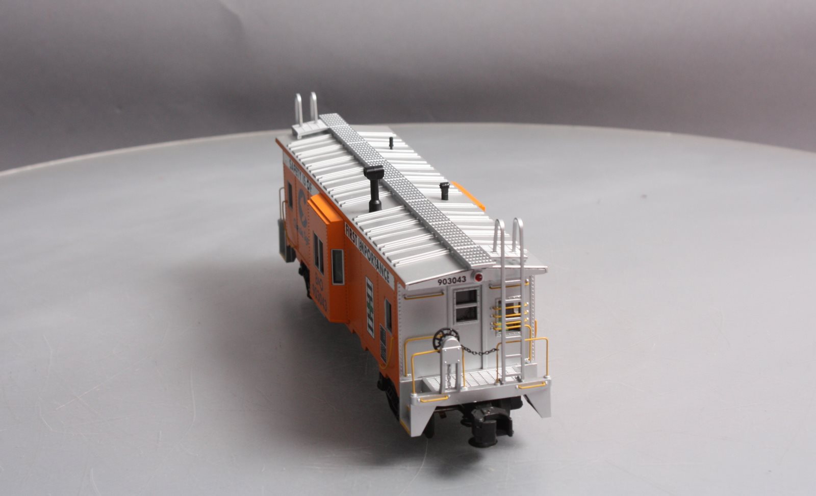 MTH 20-91259 O Gauge Chessie Bay Window Caboose #903043