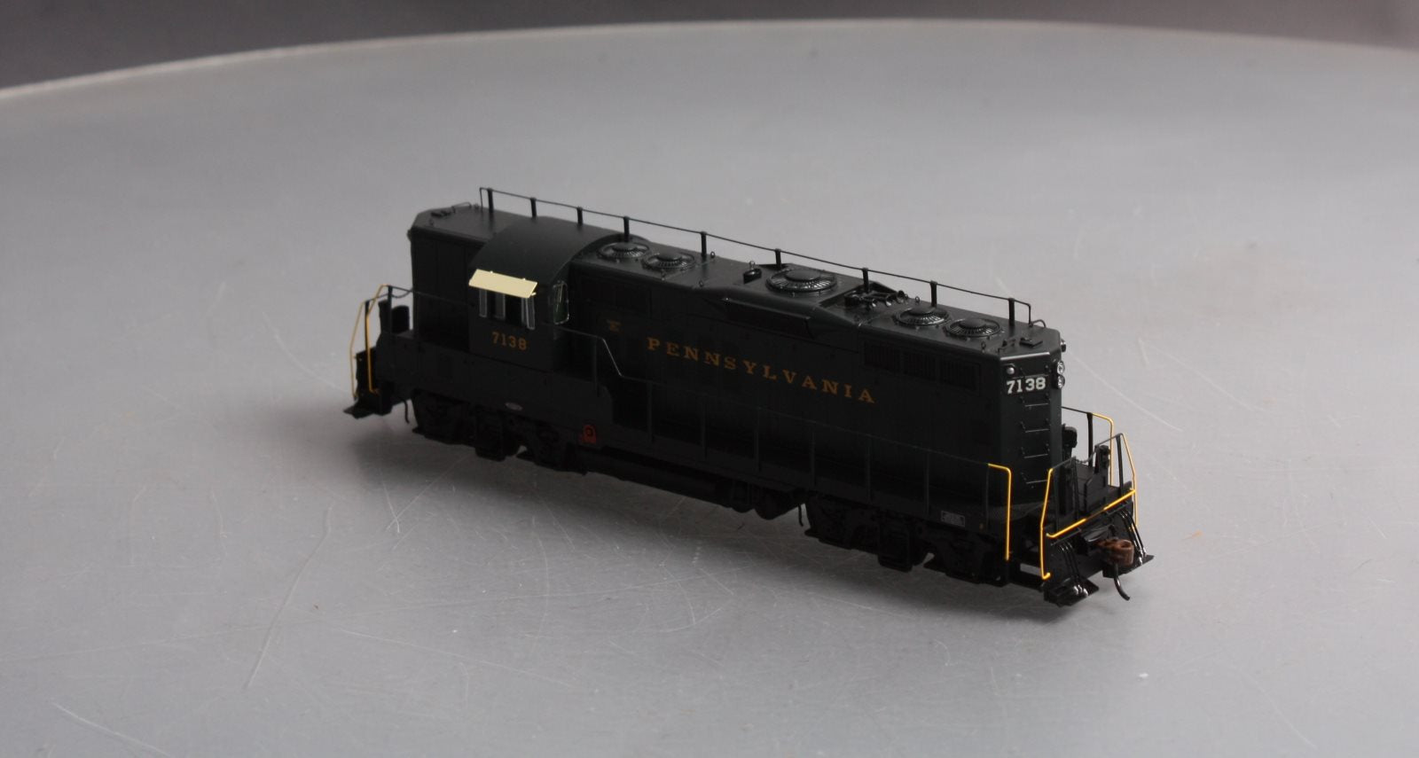 Athearn G64103 HO Pennsylvania Railroad GP9 Diesel Locomotive #7138 -DC