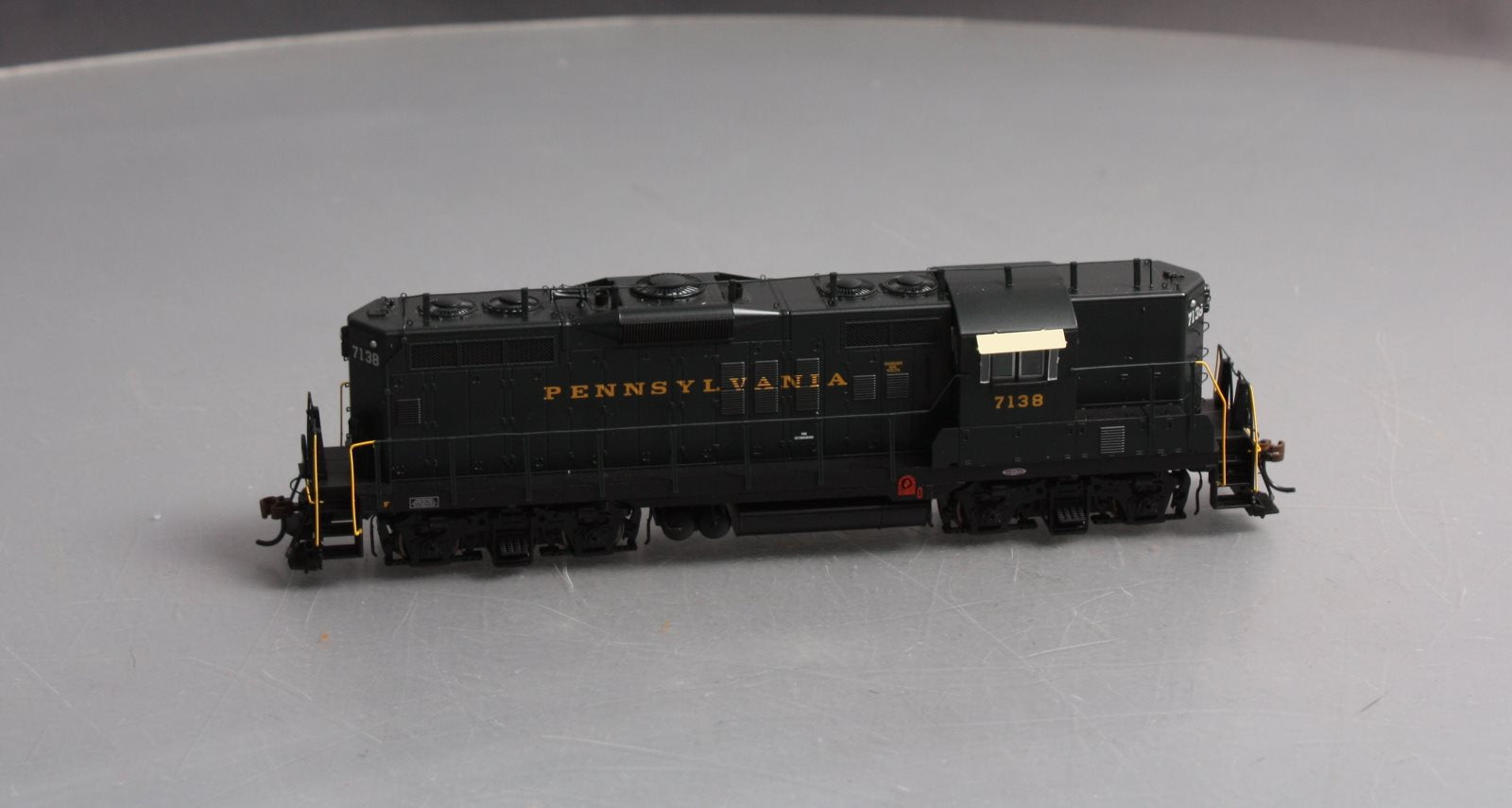 Athearn G64103 HO Pennsylvania Railroad GP9 Diesel Locomotive #7138 -DC