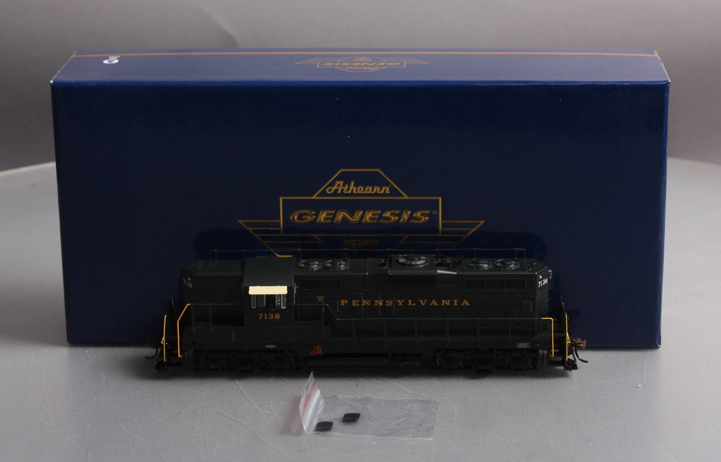 Athearn G64103 HO Pennsylvania Railroad GP9 Diesel Locomotive #7138 -DC