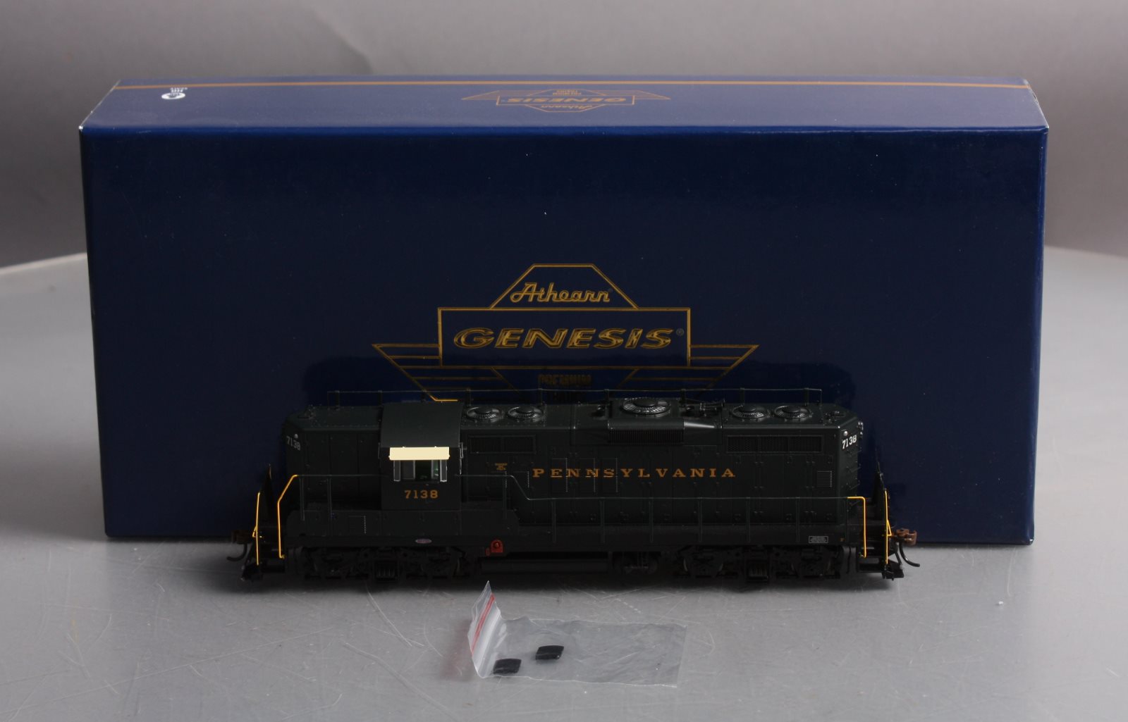 Athearn G64103 HO Pennsylvania Railroad GP9 Diesel Locomotive #7138 -DC