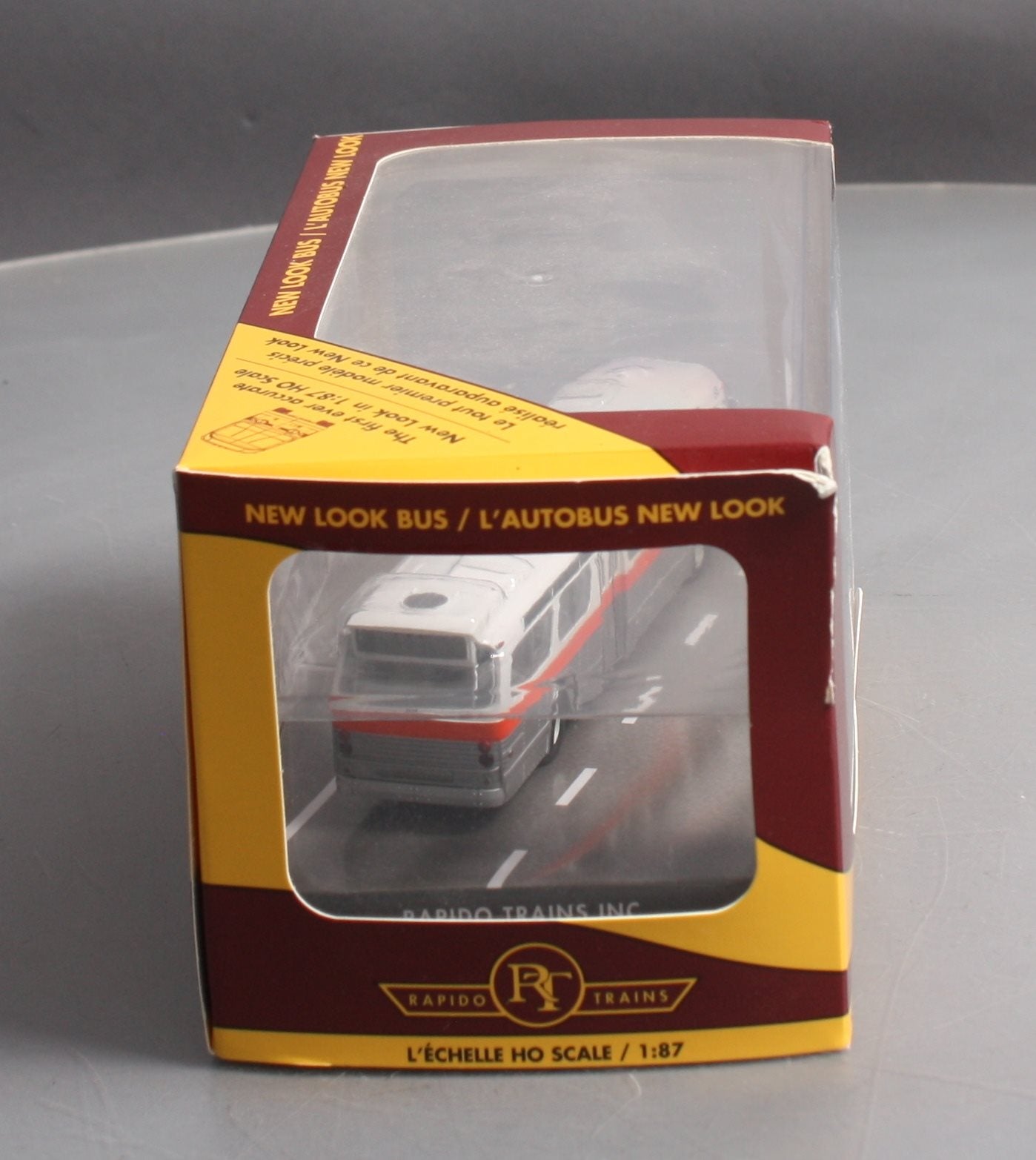 Rapido Trains 751032 HO Pittsburgh (Port Authority) Deluxe Bus #2428