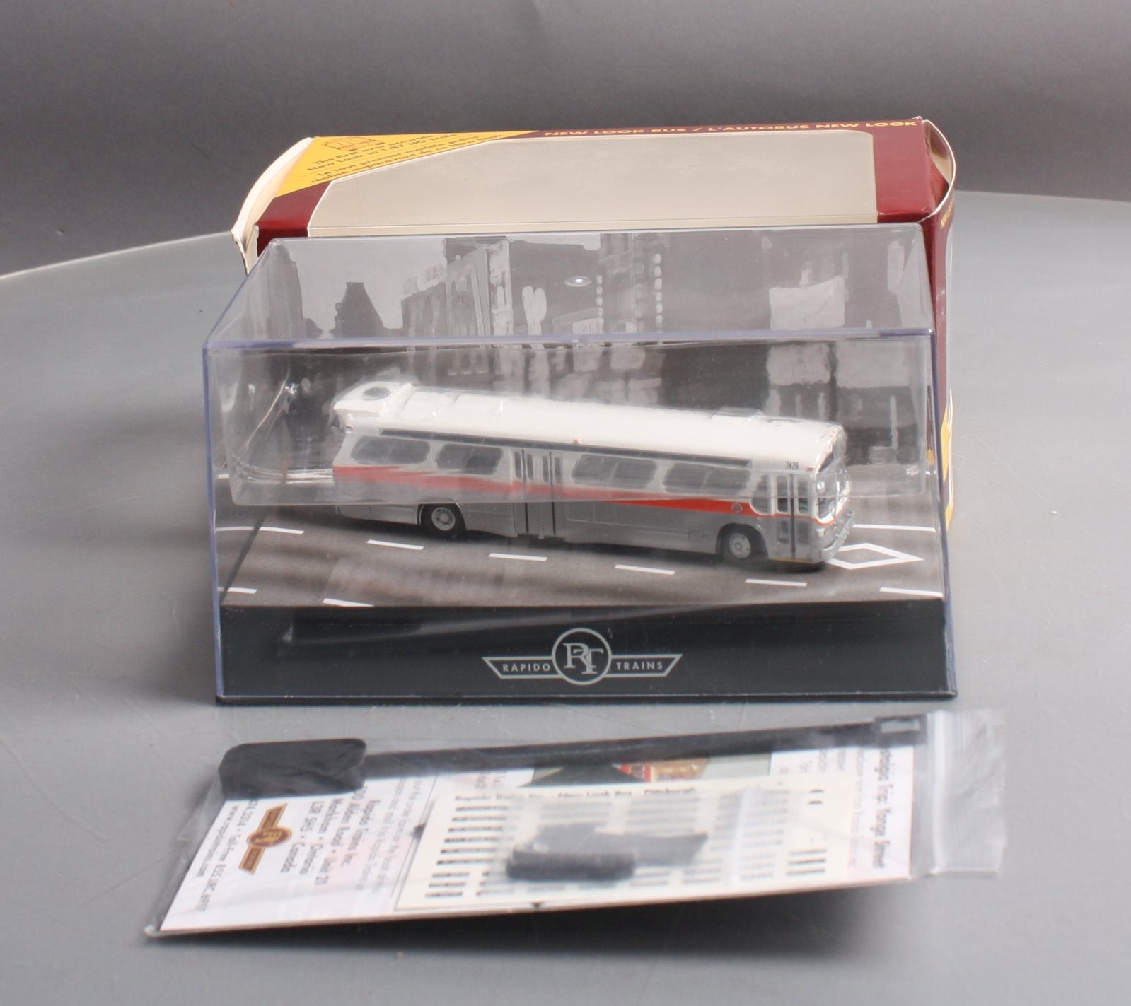 Rapido Trains 751032 HO Pittsburgh (Port Authority) Deluxe Bus #2428