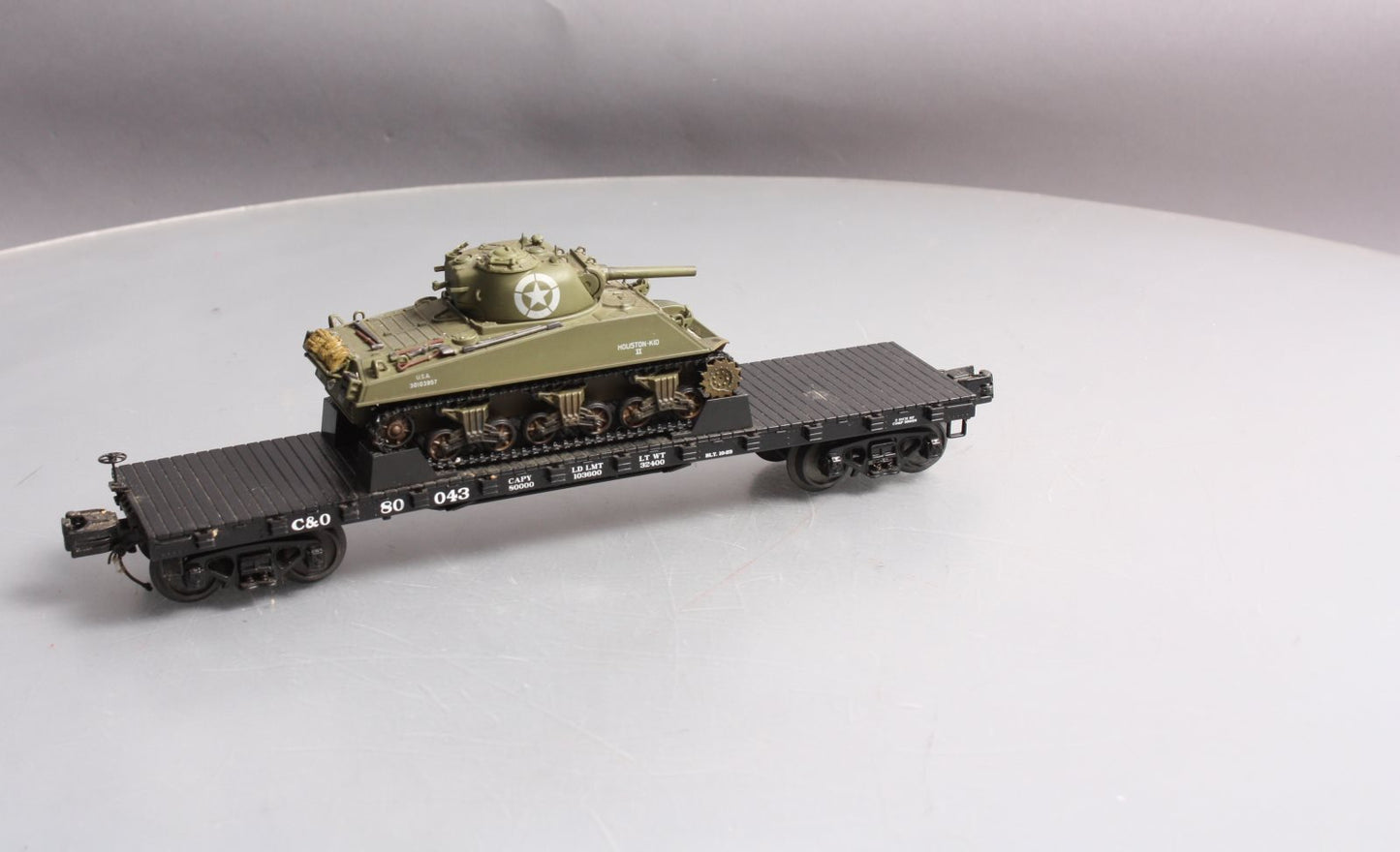 MTH 20-98740 O C&O 50T Wood Flatcar with Sherman Tank
