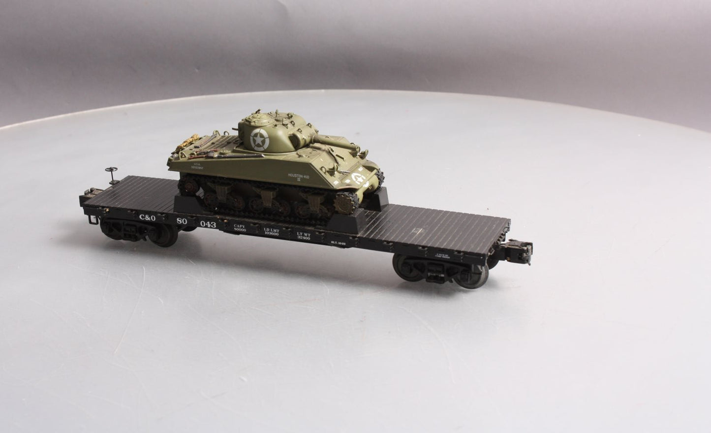 MTH 20-98740 O C&O 50T Wood Flatcar with Sherman Tank