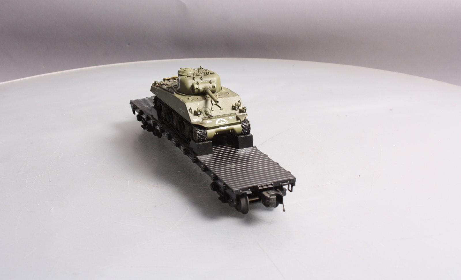 MTH 20-98740 O C&O 50T Wood Flatcar with Sherman Tank
