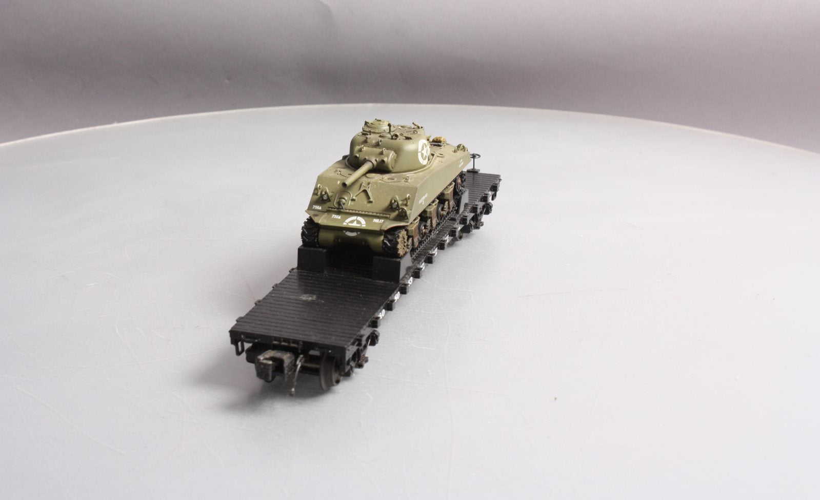 MTH 20-98740 O C&O 50T Wood Flatcar with Sherman Tank