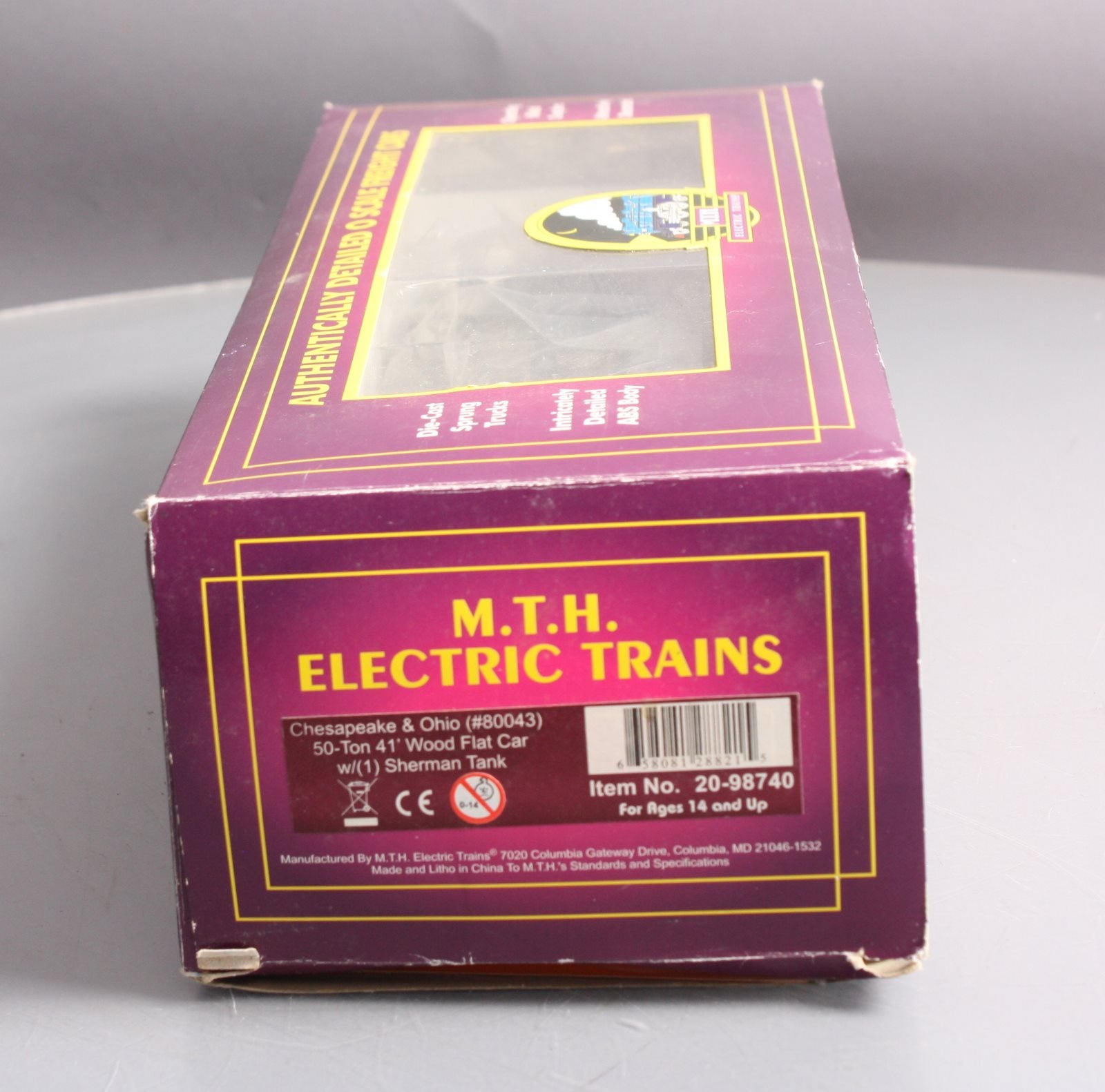 MTH 20-98740 O C&O 50T Wood Flatcar with Sherman Tank
