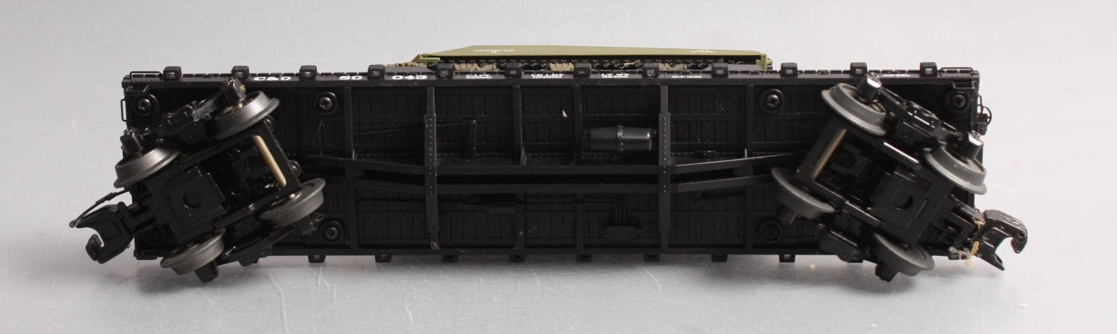 MTH 20-98740 O C&O 50T Wood Flatcar with Sherman Tank
