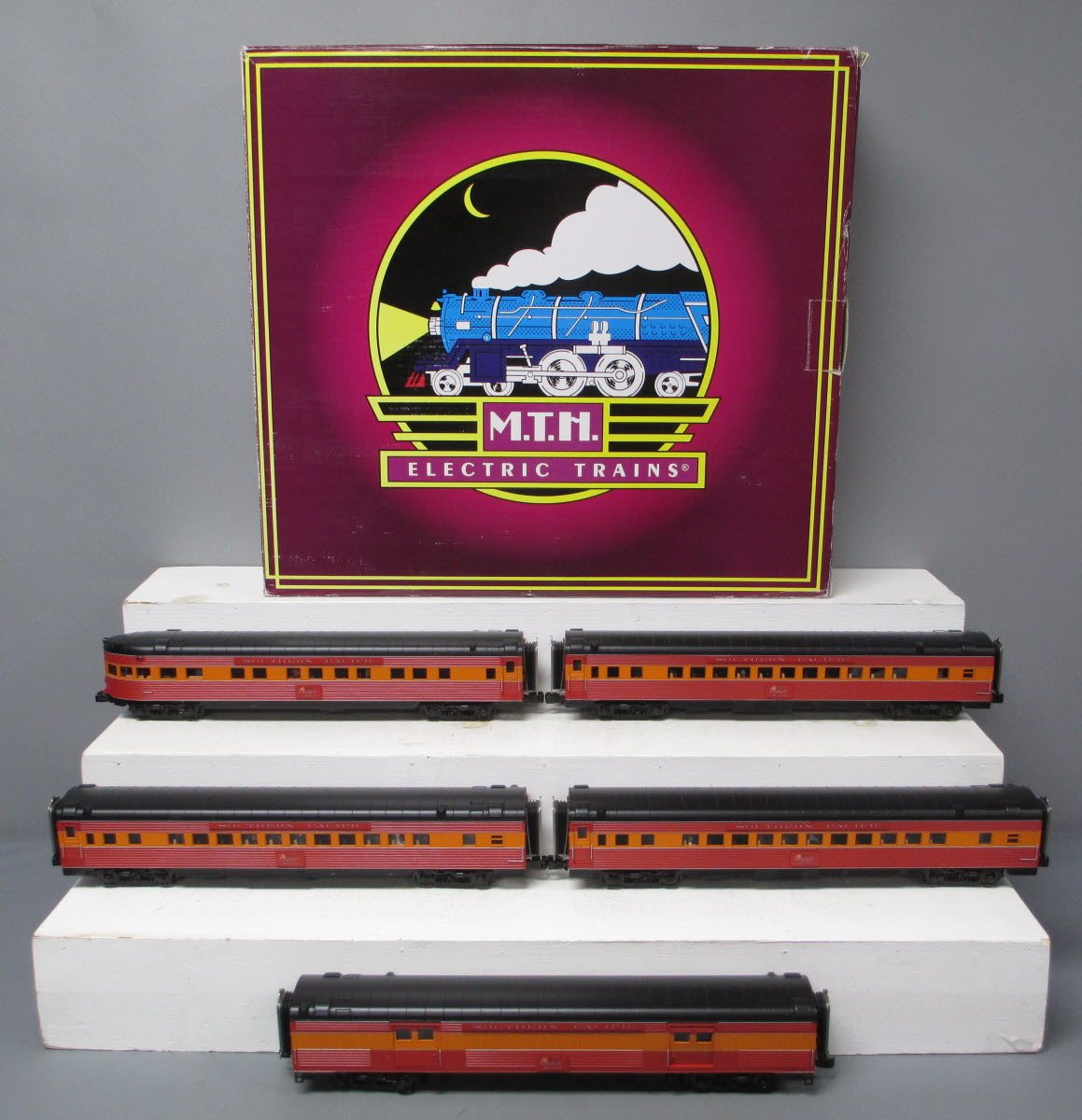 MTH 20-65239 O Southern Pacific 70' Streamlined Passenger Car Set