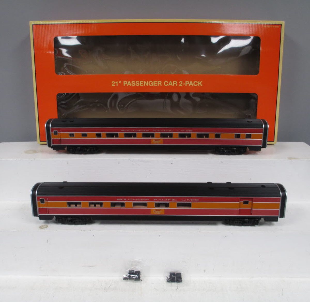 Lionel 6-83107 O Southern Pacific Daylight 21" Passenger Cars (Set of 2)