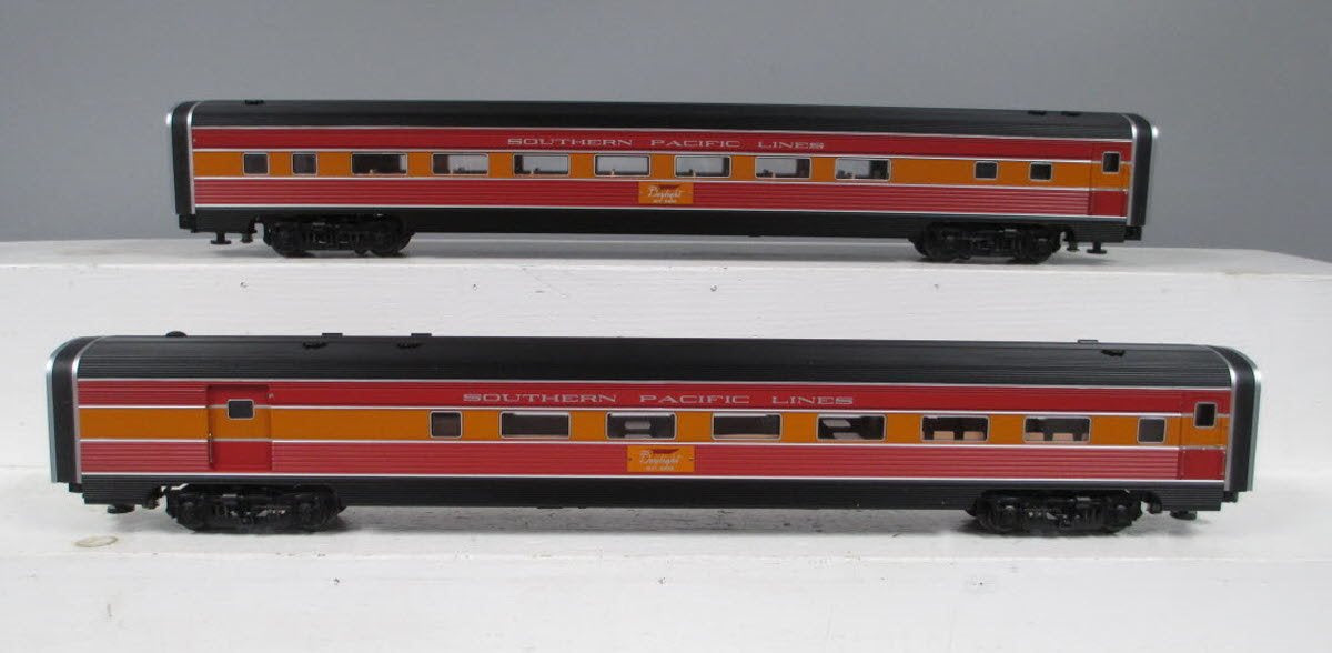 Lionel 6-83107 O Southern Pacific Daylight 21" Passenger Cars (Set of 2)