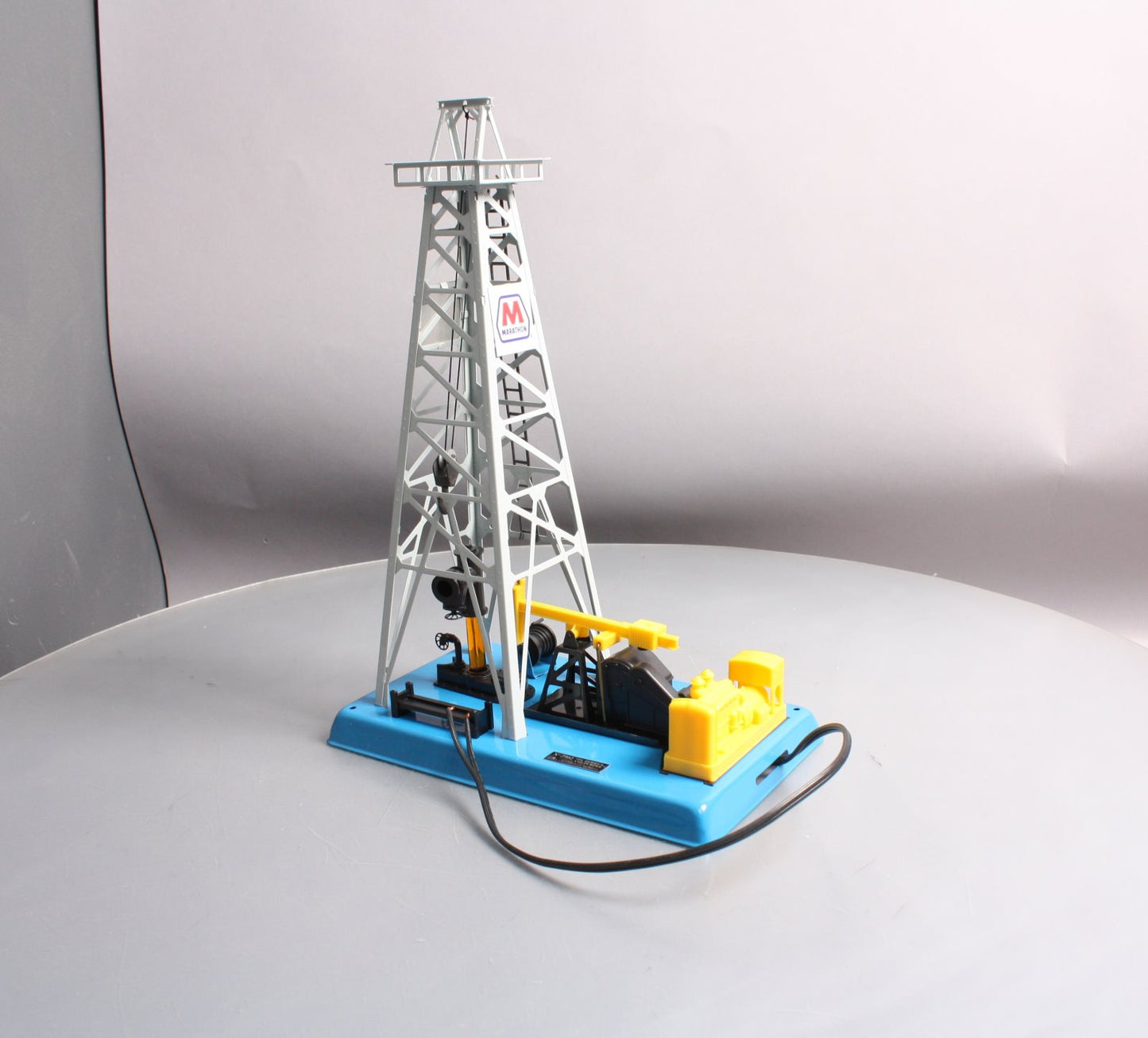 Lionel 6-12902 O Gauge Marathon Oil Derrick
