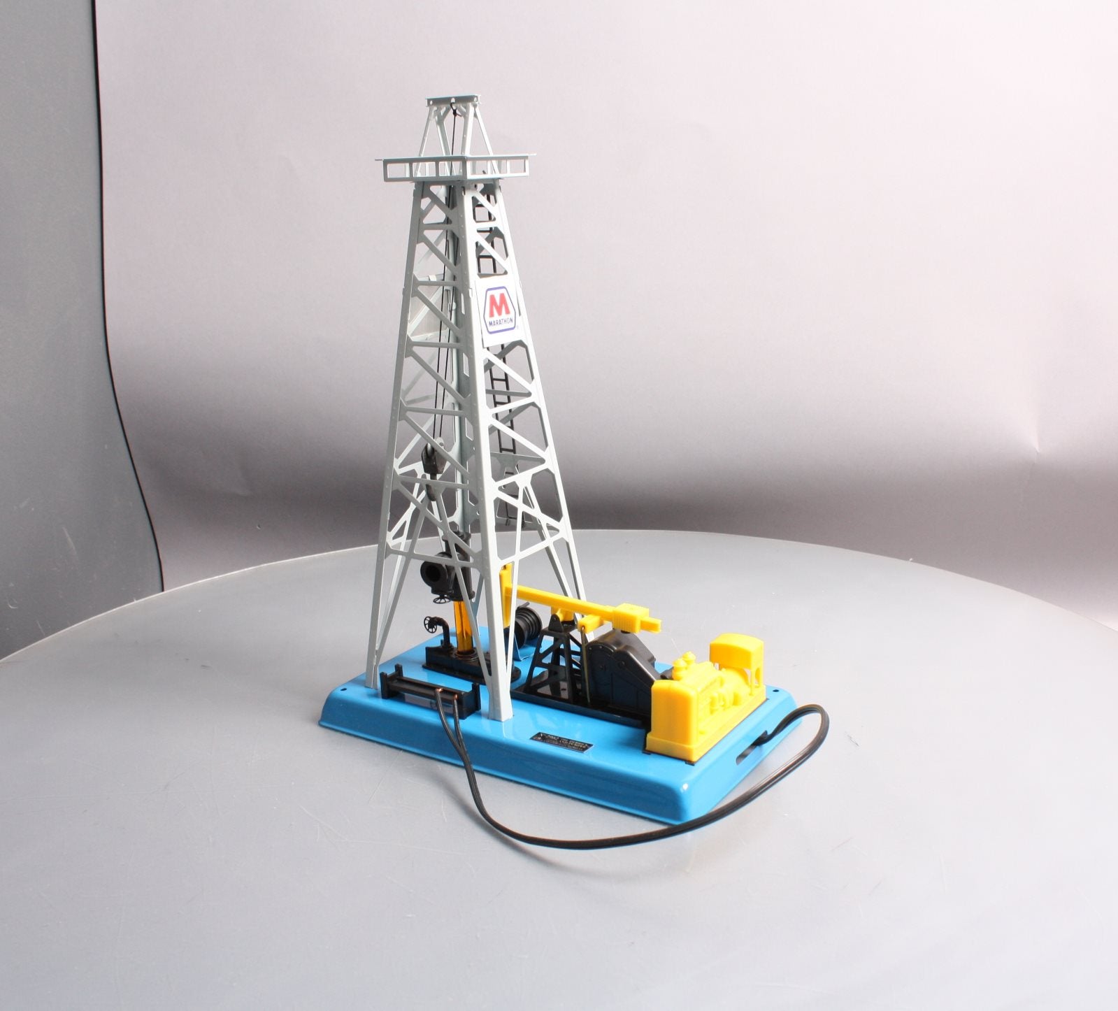Lionel 6-12902 O Gauge Marathon Oil Derrick