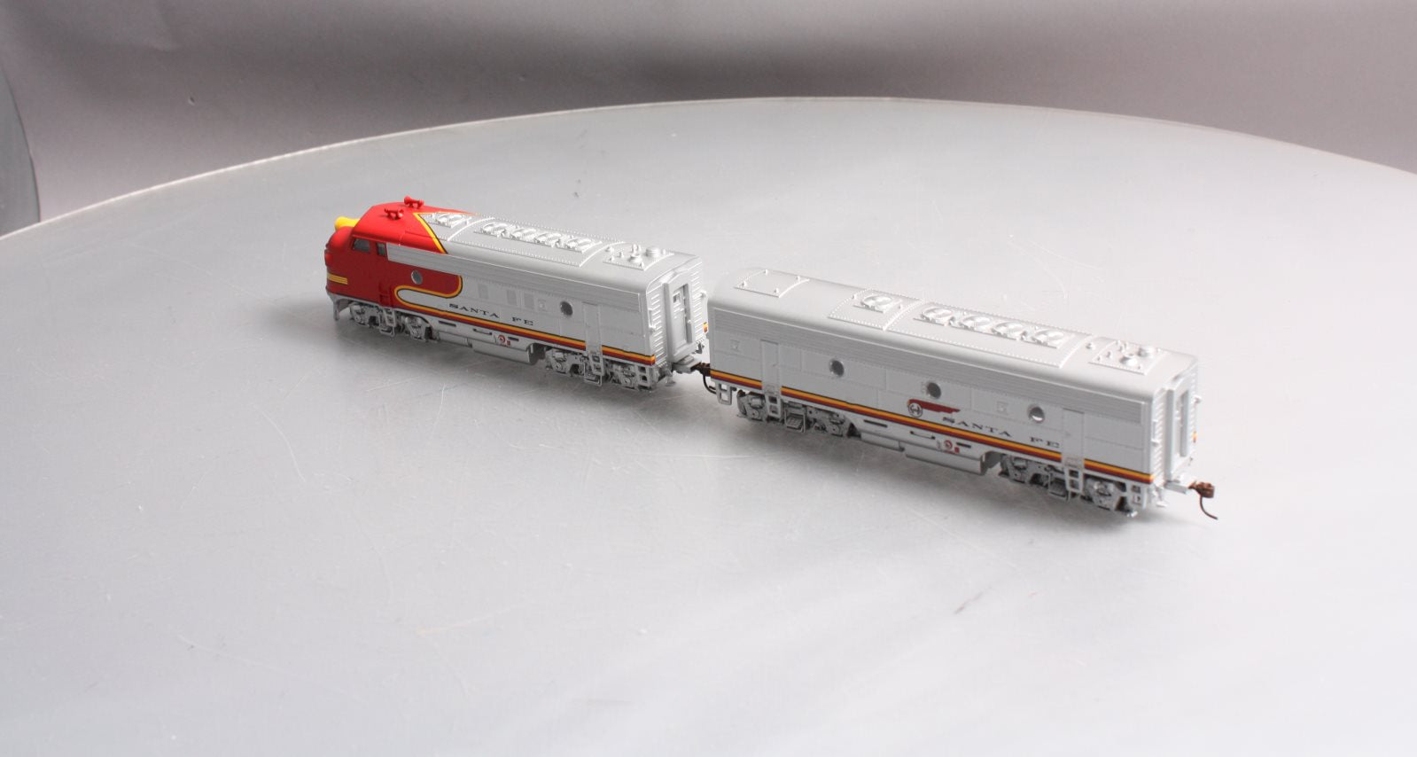 Athearn 80218 HO ATSF F7A - F7B Diesel Locomotive #41L, #41A – Trainz