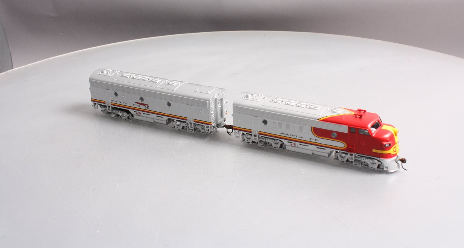 Athearn 80218 HO ATSF F7A - F7B Diesel Locomotive #41L, #41A – Trainz
