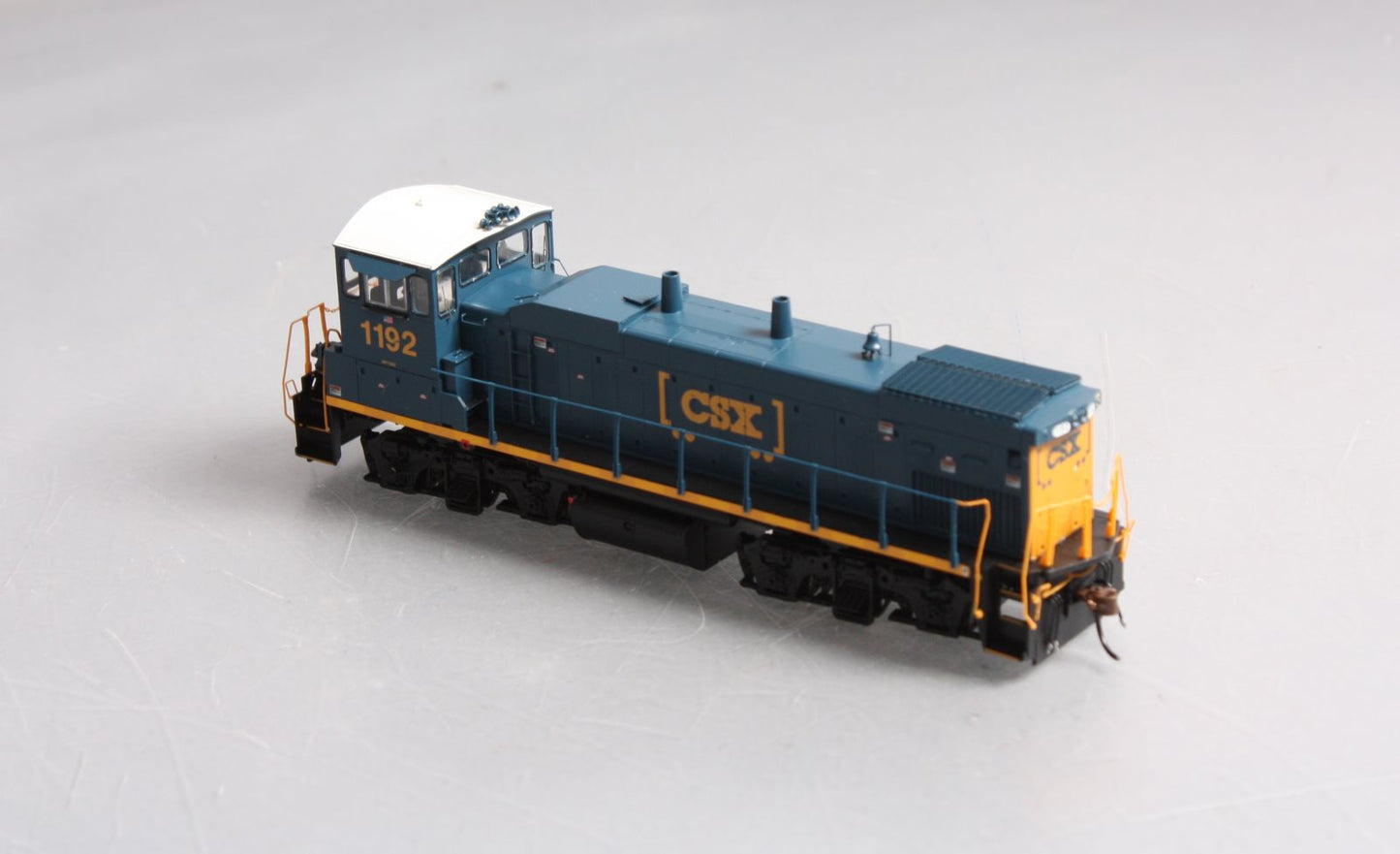 Athearn G66239 HO CSX/Boxcar MP15AC Diesel Locomotive with DCC & Sound #1192
