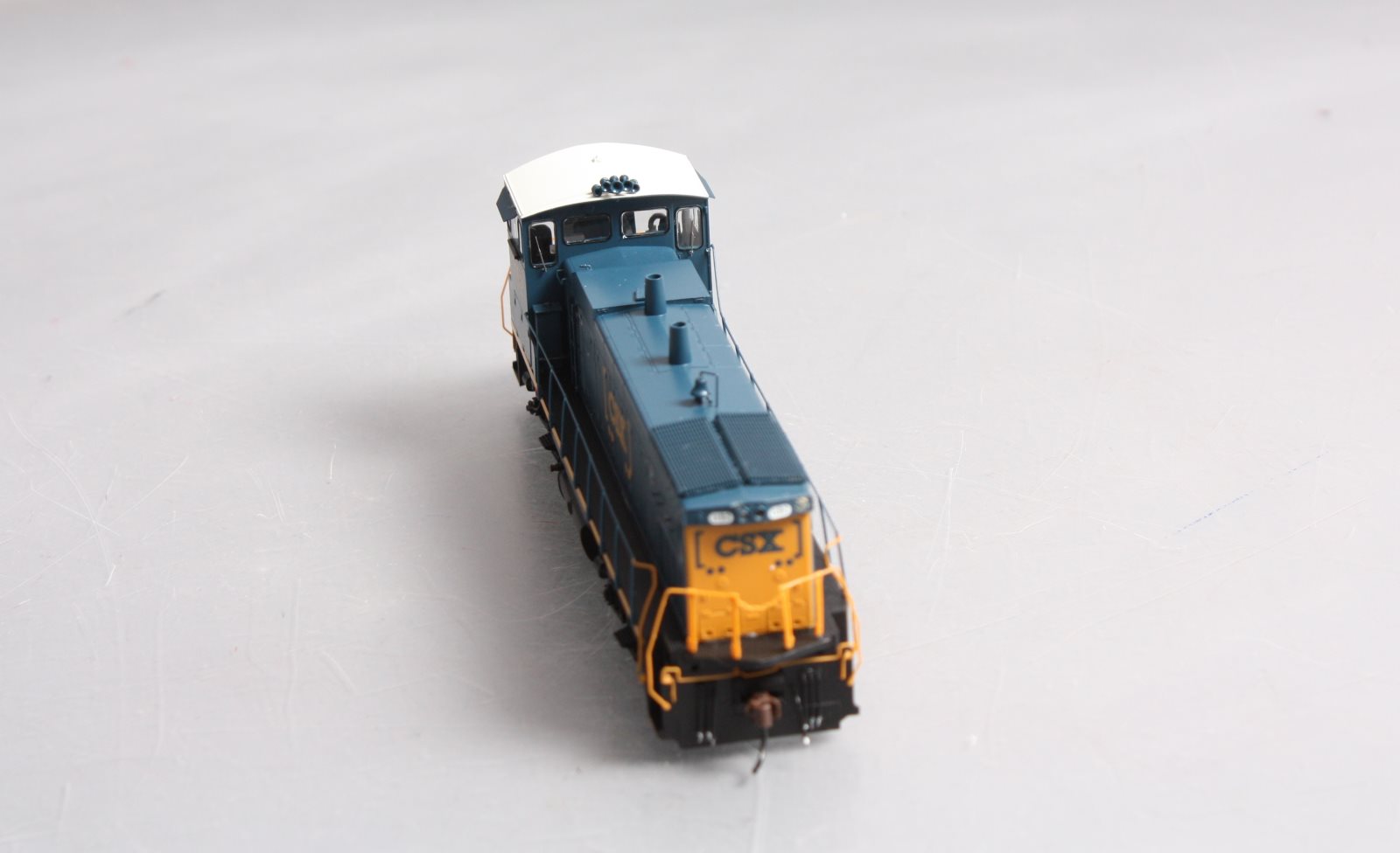 Athearn G66239 HO CSX/Boxcar MP15AC Diesel Locomotive with DCC & Sound #1192