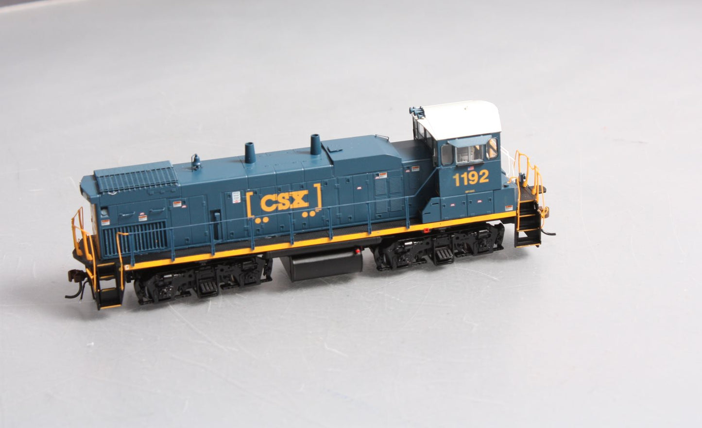 Athearn G66239 HO CSX/Boxcar MP15AC Diesel Locomotive with DCC & Sound #1192