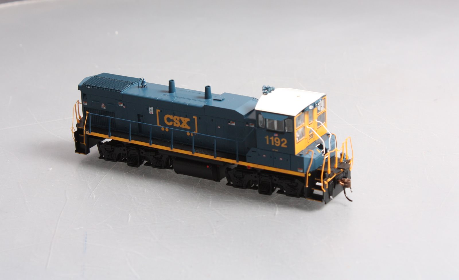 Athearn G66239 HO CSX/Boxcar MP15AC Diesel Locomotive with DCC & Sound #1192