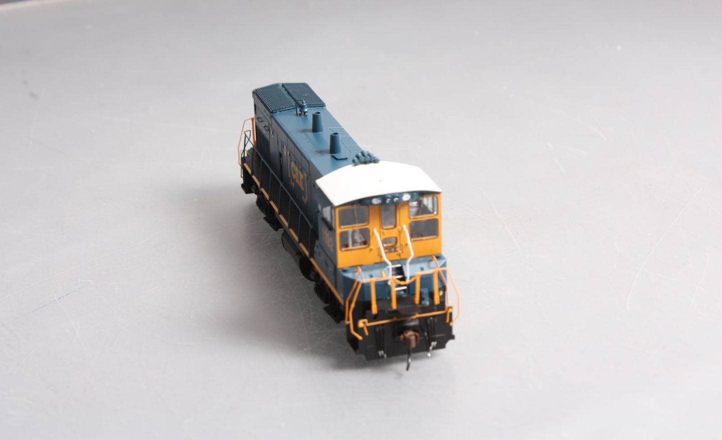 Athearn G66239 HO CSX/Boxcar MP15AC Diesel Locomotive with DCC & Sound #1192