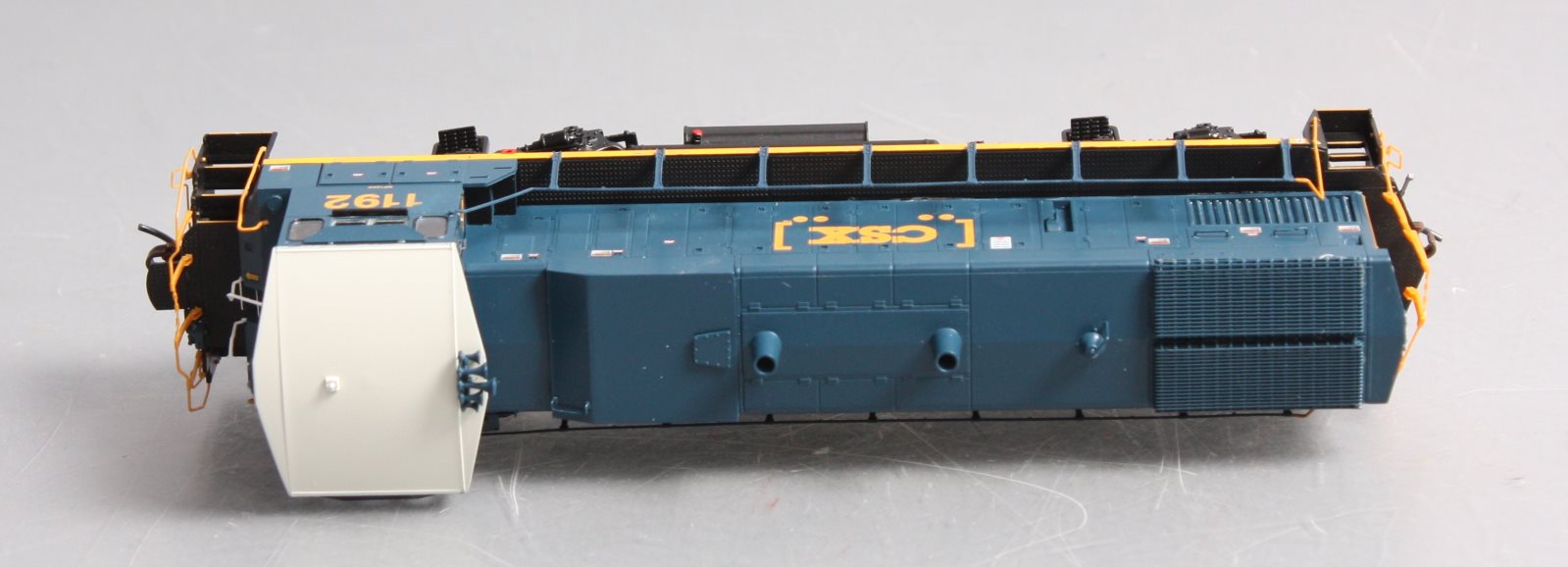 Athearn G66239 HO CSX/Boxcar MP15AC Diesel Locomotive with DCC & Sound #1192