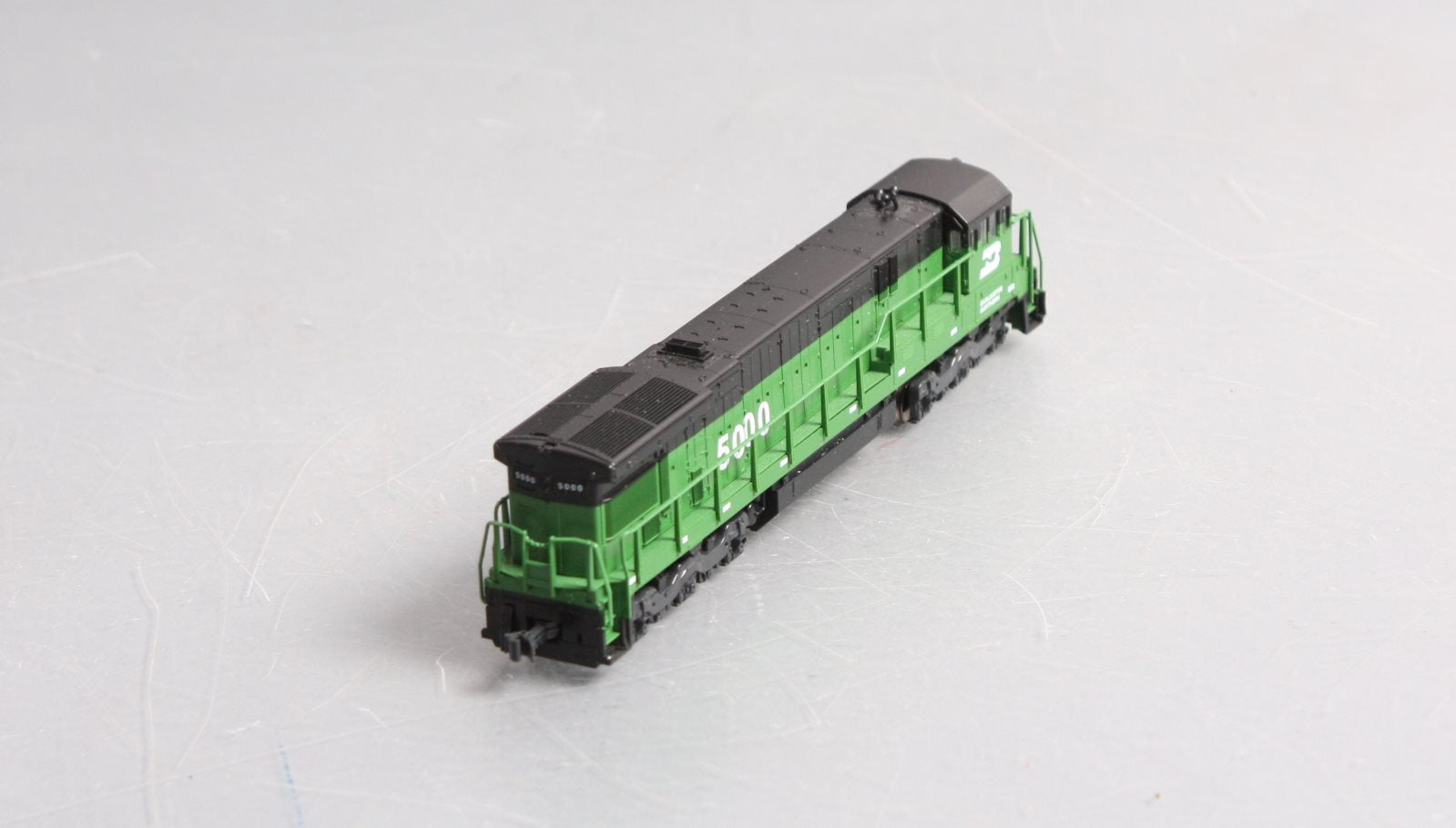 Kato 176-0947 N Sclae Burlington Northern Diesel Locomotive #5000