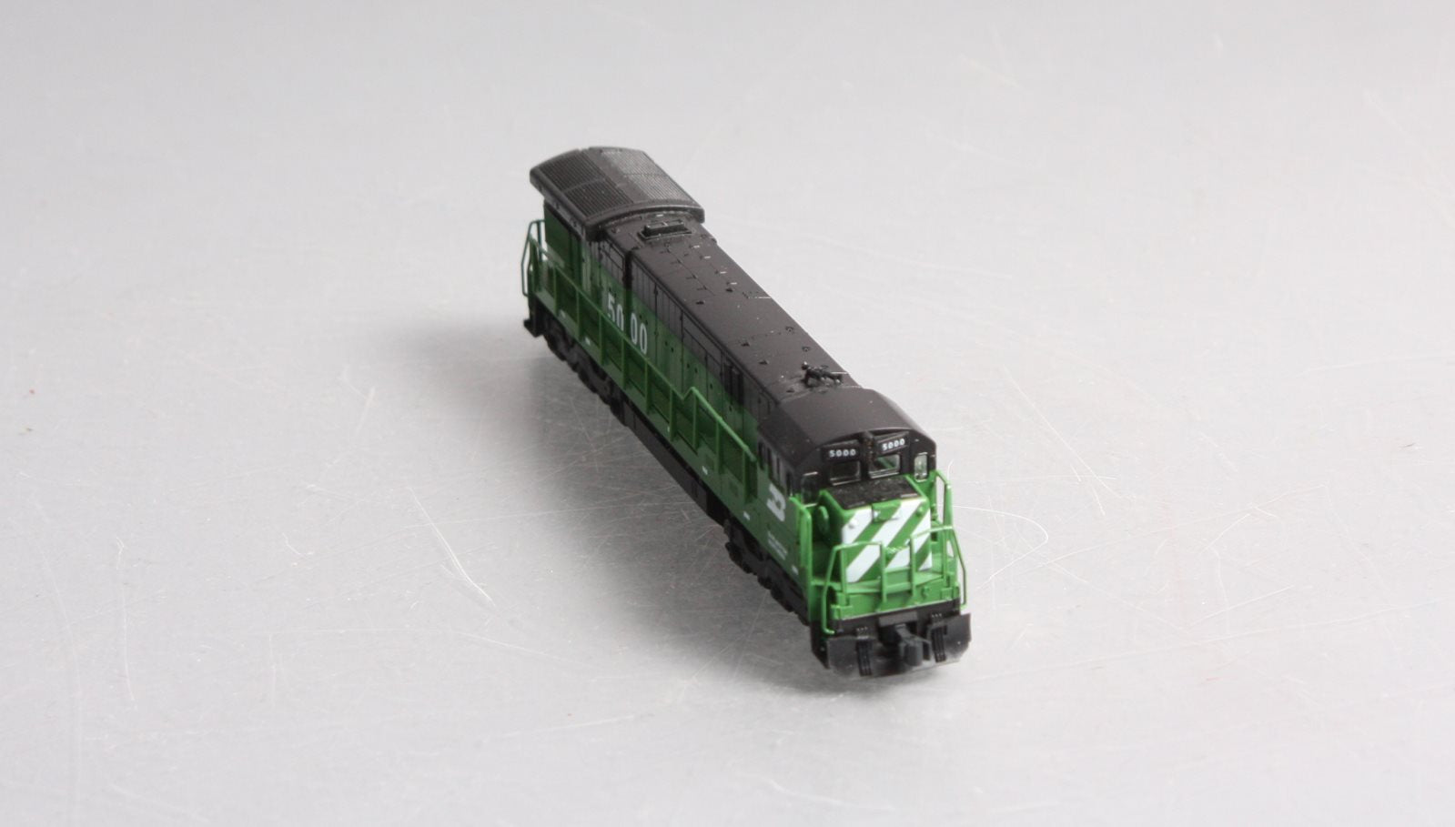Kato 176-0947 N Sclae Burlington Northern Diesel Locomotive #5000