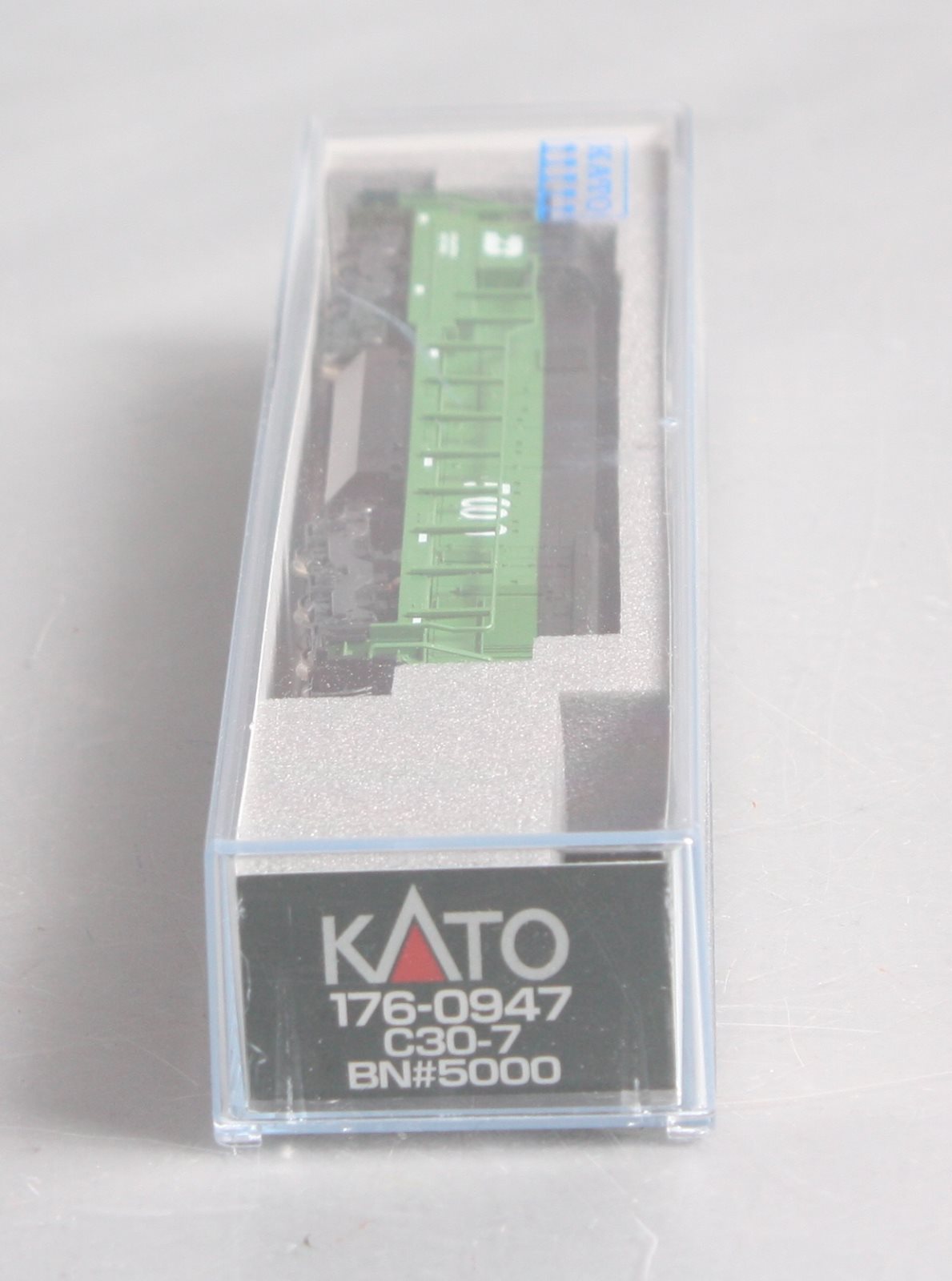 Kato 176-0947 N Sclae Burlington Northern Diesel Locomotive #5000