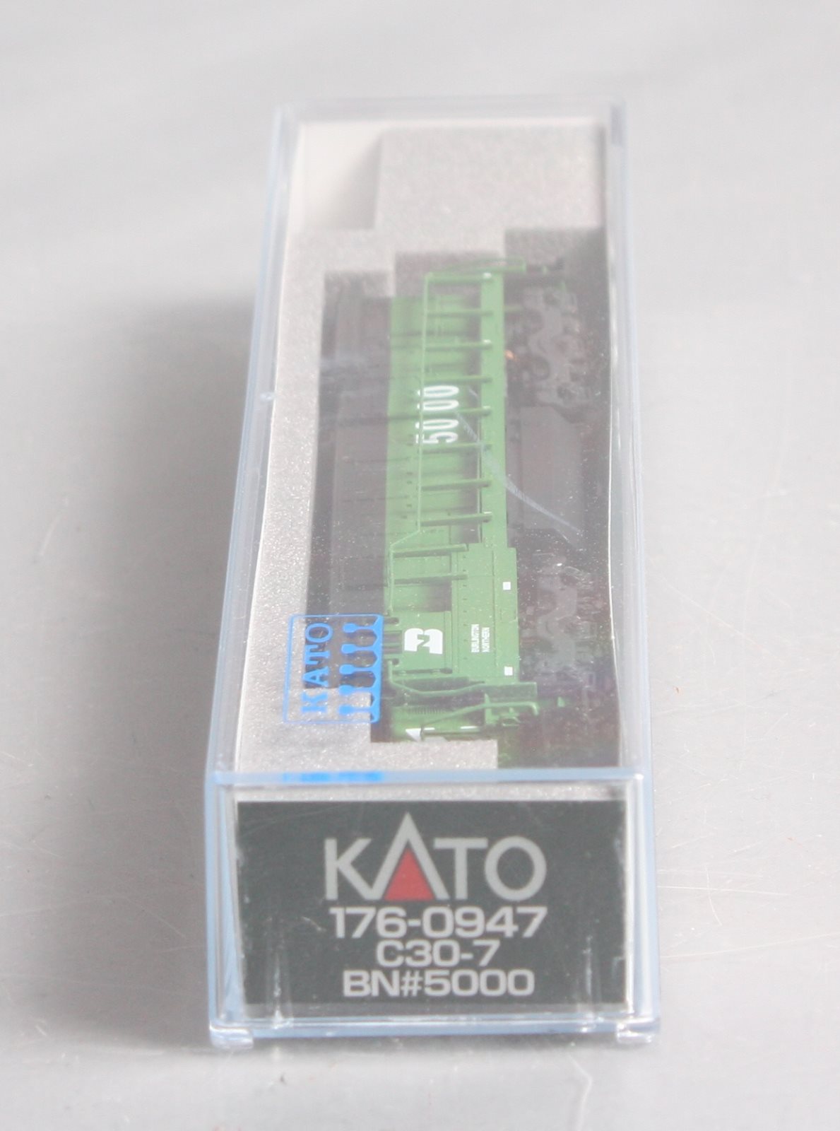 Kato 176-0947 N Sclae Burlington Northern Diesel Locomotive #5000