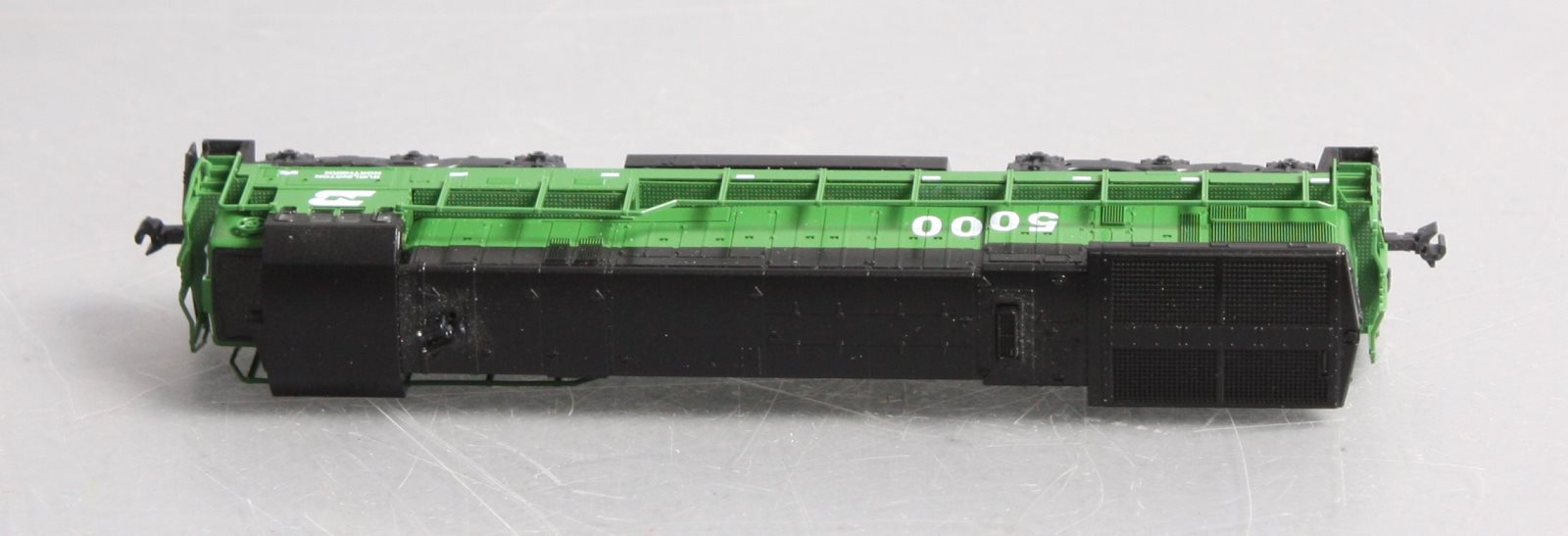 Kato 176-0947 N Sclae Burlington Northern Diesel Locomotive #5000