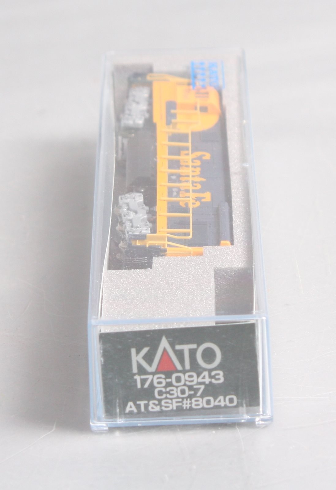 Kato 176-0943 N Scale Santa Fe Diesel Locomotive # 8040