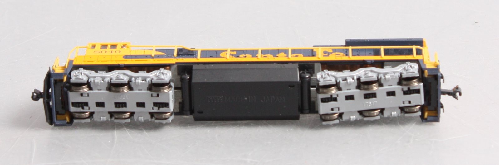 Kato 176-0943 N Scale Santa Fe Diesel Locomotive # 8040