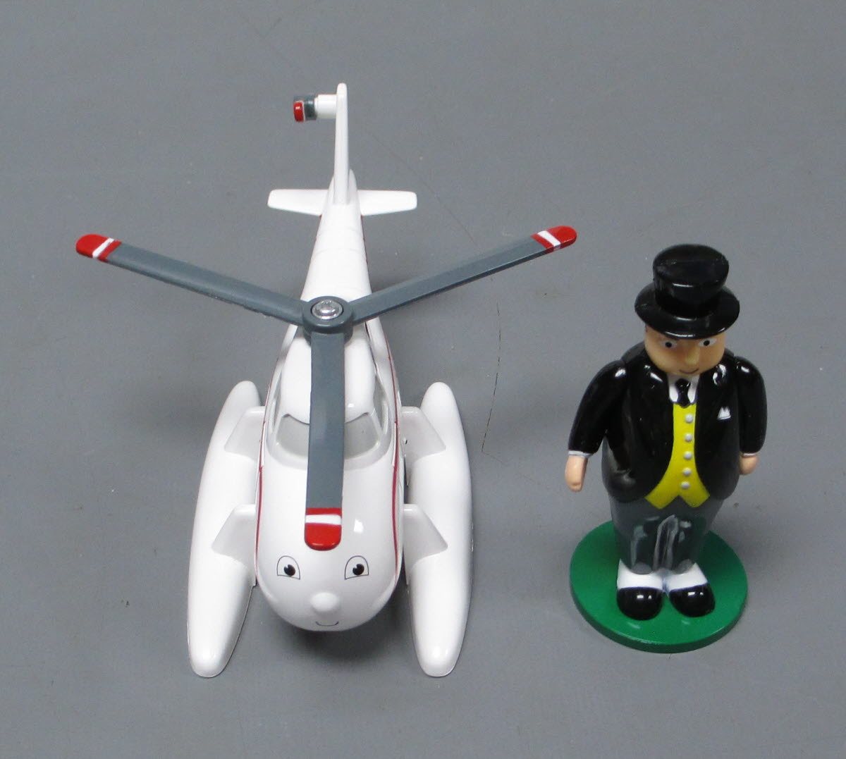 Bachmann 00644 HO Deluxe Thomas & Friends w/ Annie & Clarabel Electric Train Set