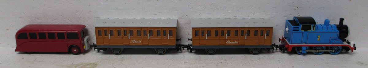 Bachmann 00644 HO Deluxe Thomas & Friends w/ Annie & Clarabel Electric Train Set