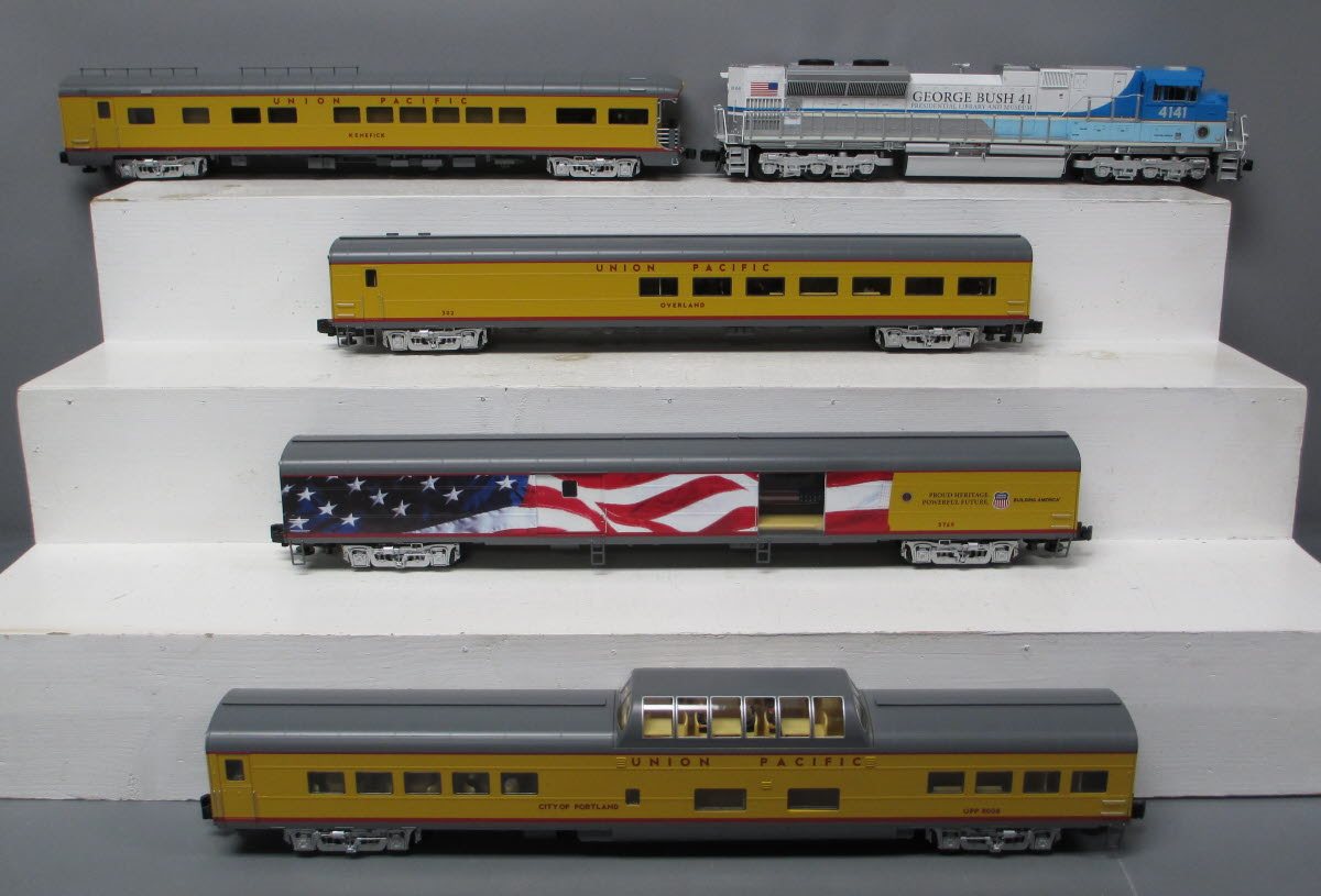 Lionel 2022050 O UP "George H. W. Bush" Legacy Funeral Diesel Locomotive #4141