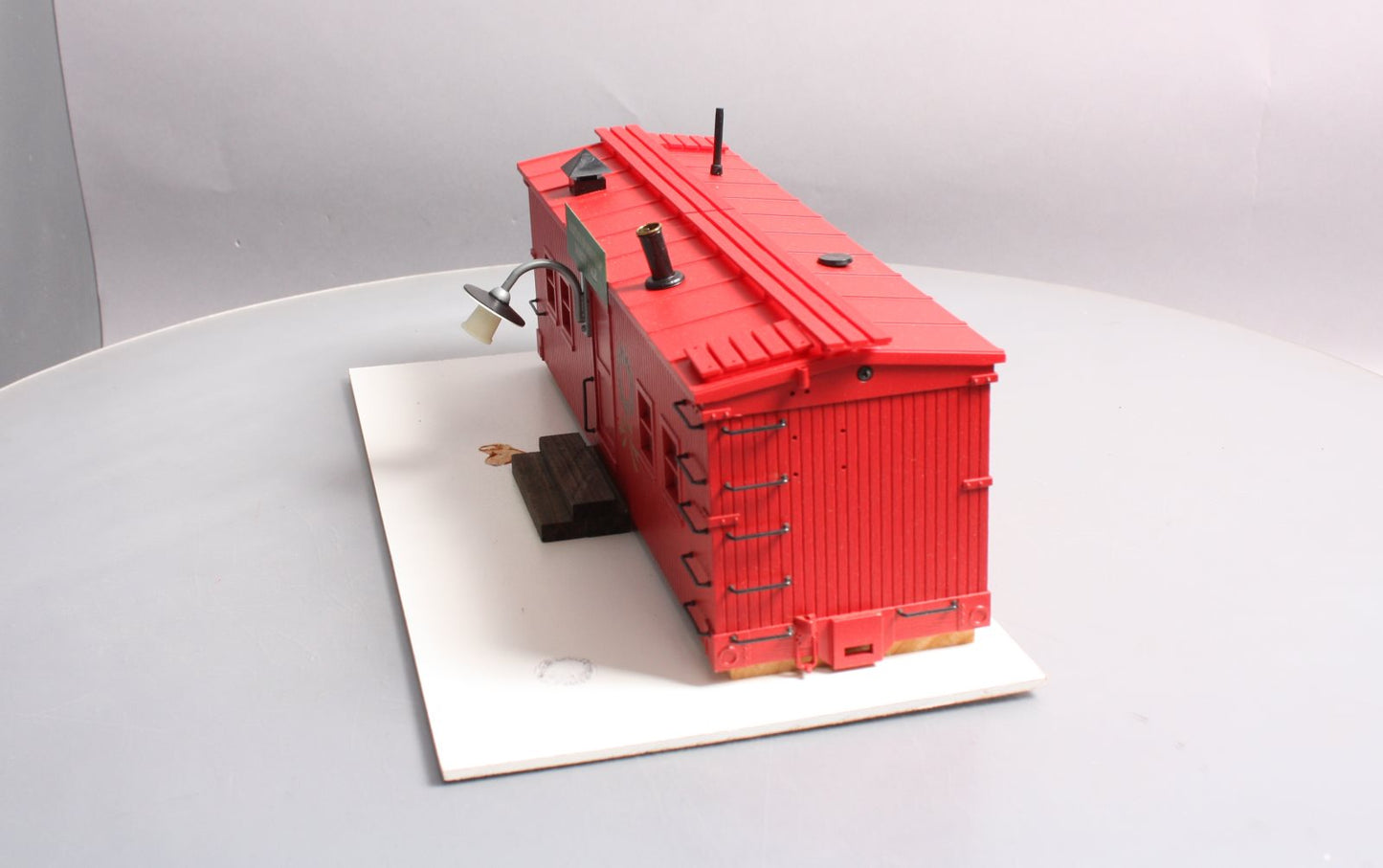 USA Trains R1940C G Christmas Workshop with Smoking Stack and Lights