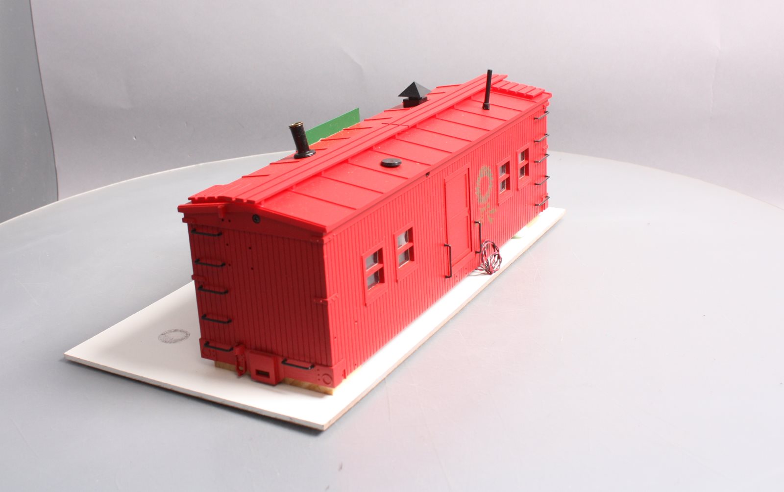 USA Trains R1940C G Christmas Workshop with Smoking Stack and Lights