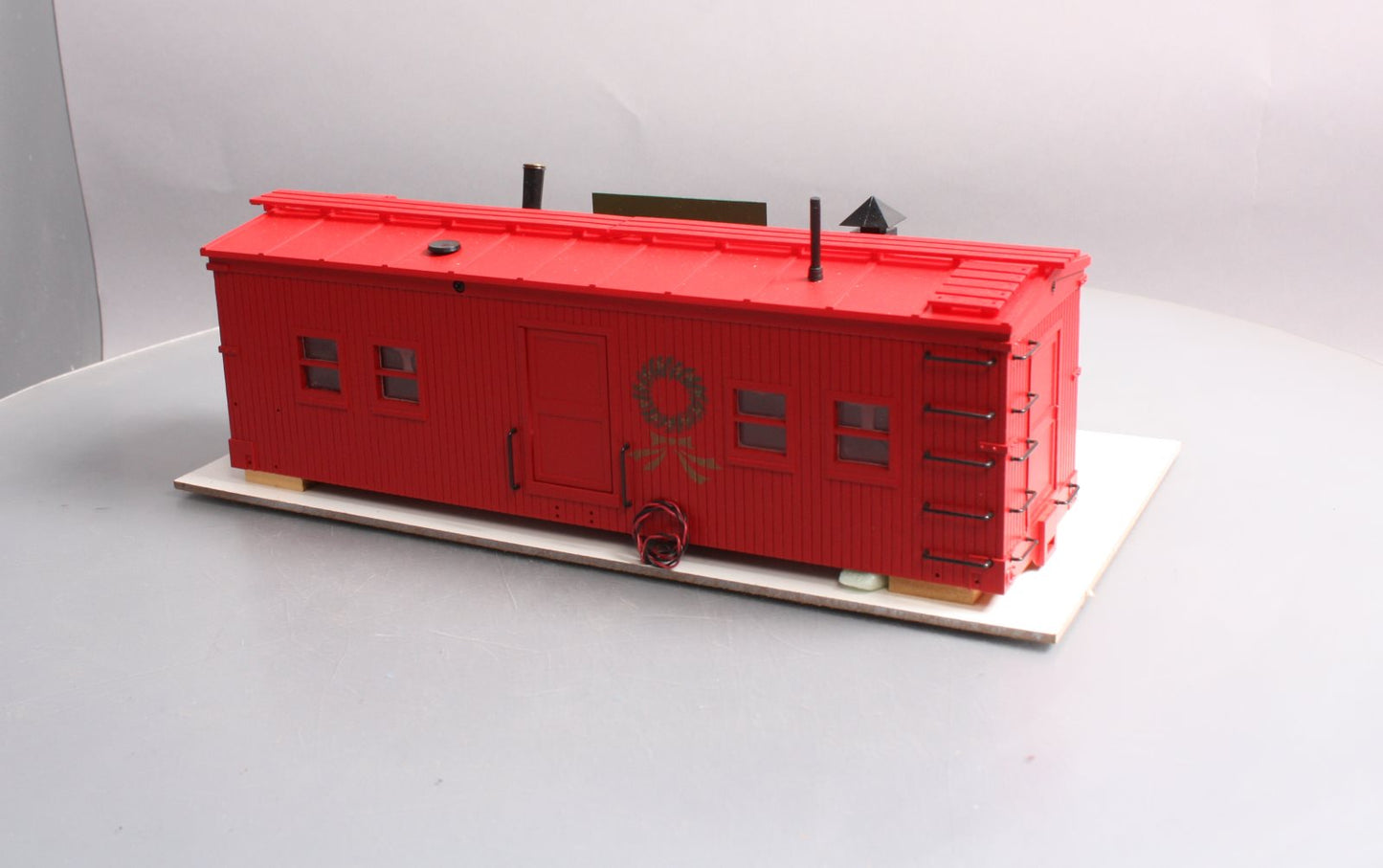 USA Trains R1940C G Christmas Workshop with Smoking Stack and Lights