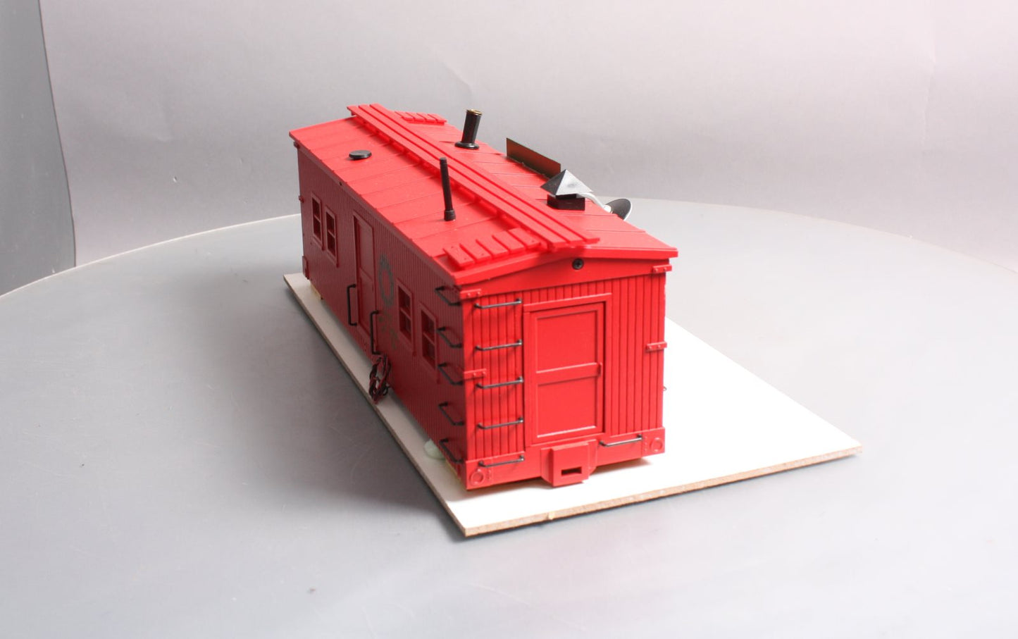 USA Trains R1940C G Christmas Workshop with Smoking Stack and Lights