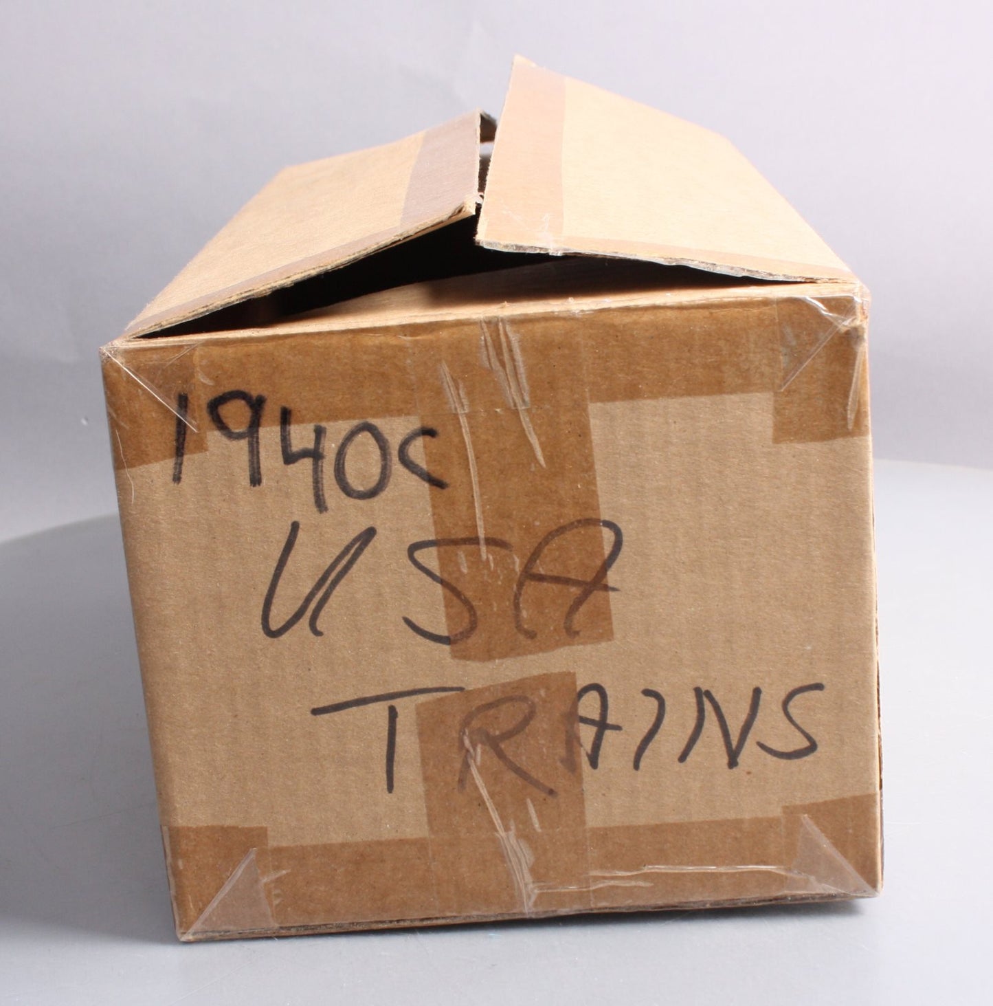 USA Trains R1940C G Christmas Workshop with Smoking Stack and Lights