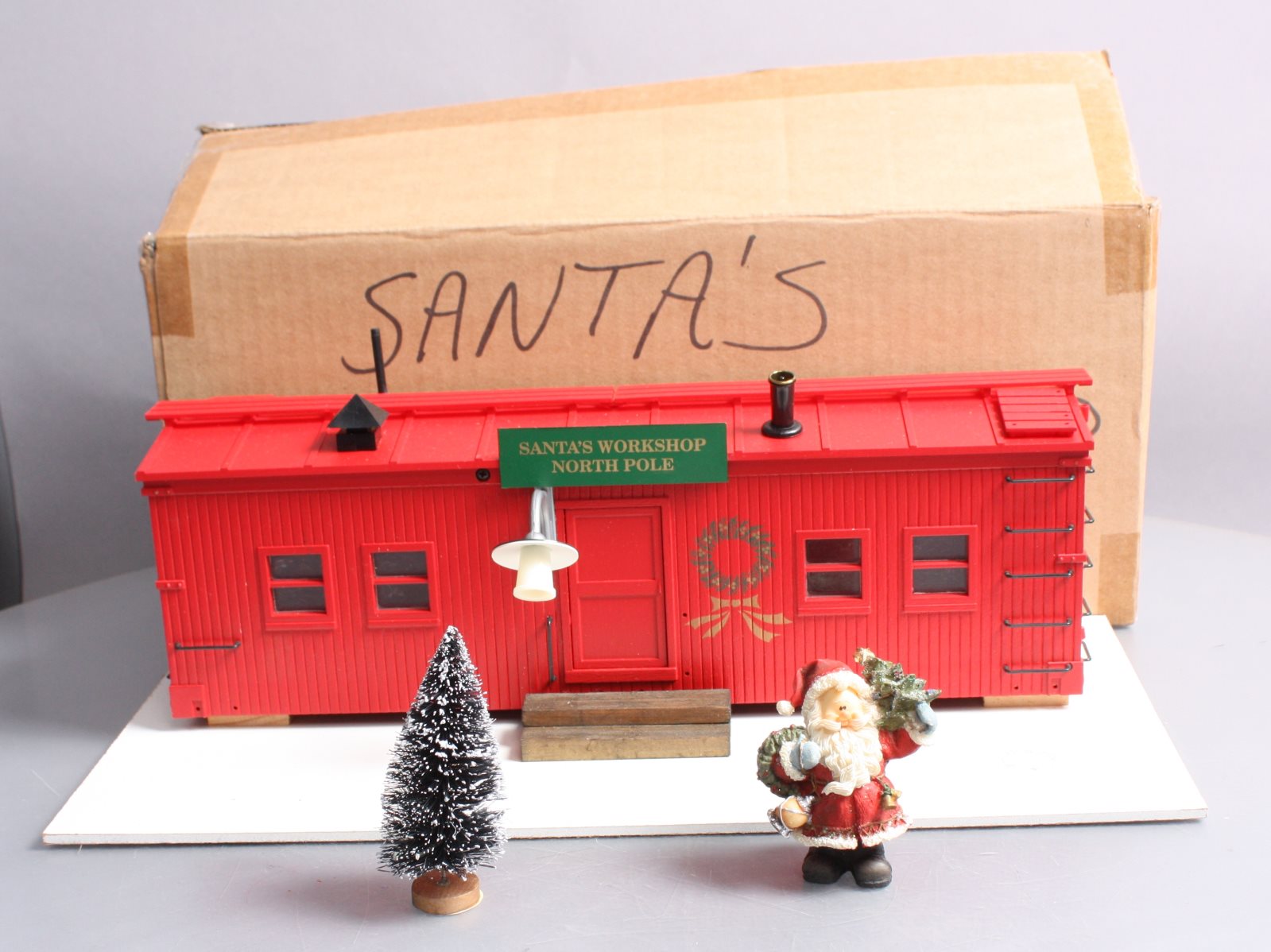 USA Trains R1940C G Christmas Workshop with Smoking Stack and Lights