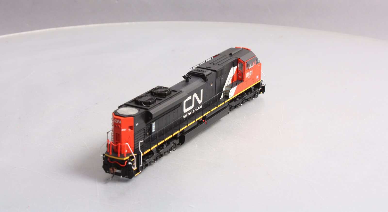 Athearn G68892 HO CN SD70ACe Diesel Locomotive with DCC & Sound #8101/Re-Paint