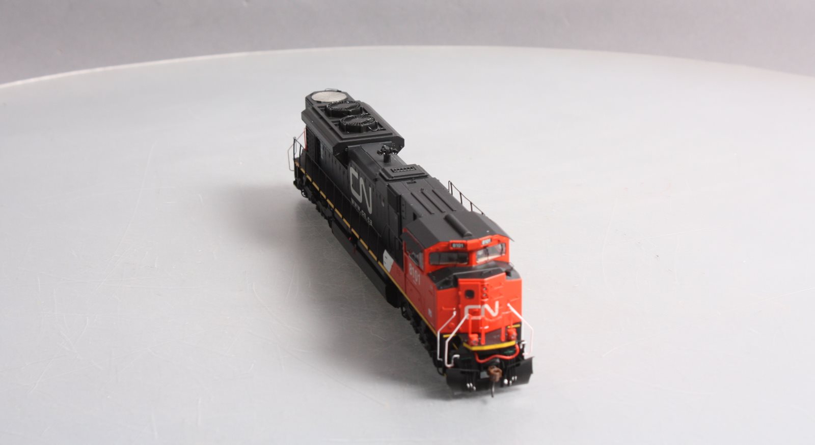 Athearn G68892 HO CN SD70ACe Diesel Locomotive with DCC & Sound #8101/Re-Paint