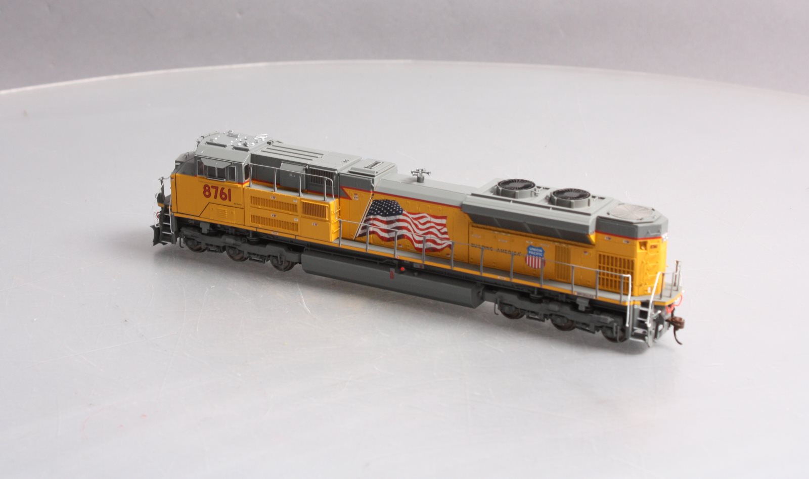 Athearn G68898 HO Union Pacific SD70ACe Diesel Locomotive with DCC & Sound #8761